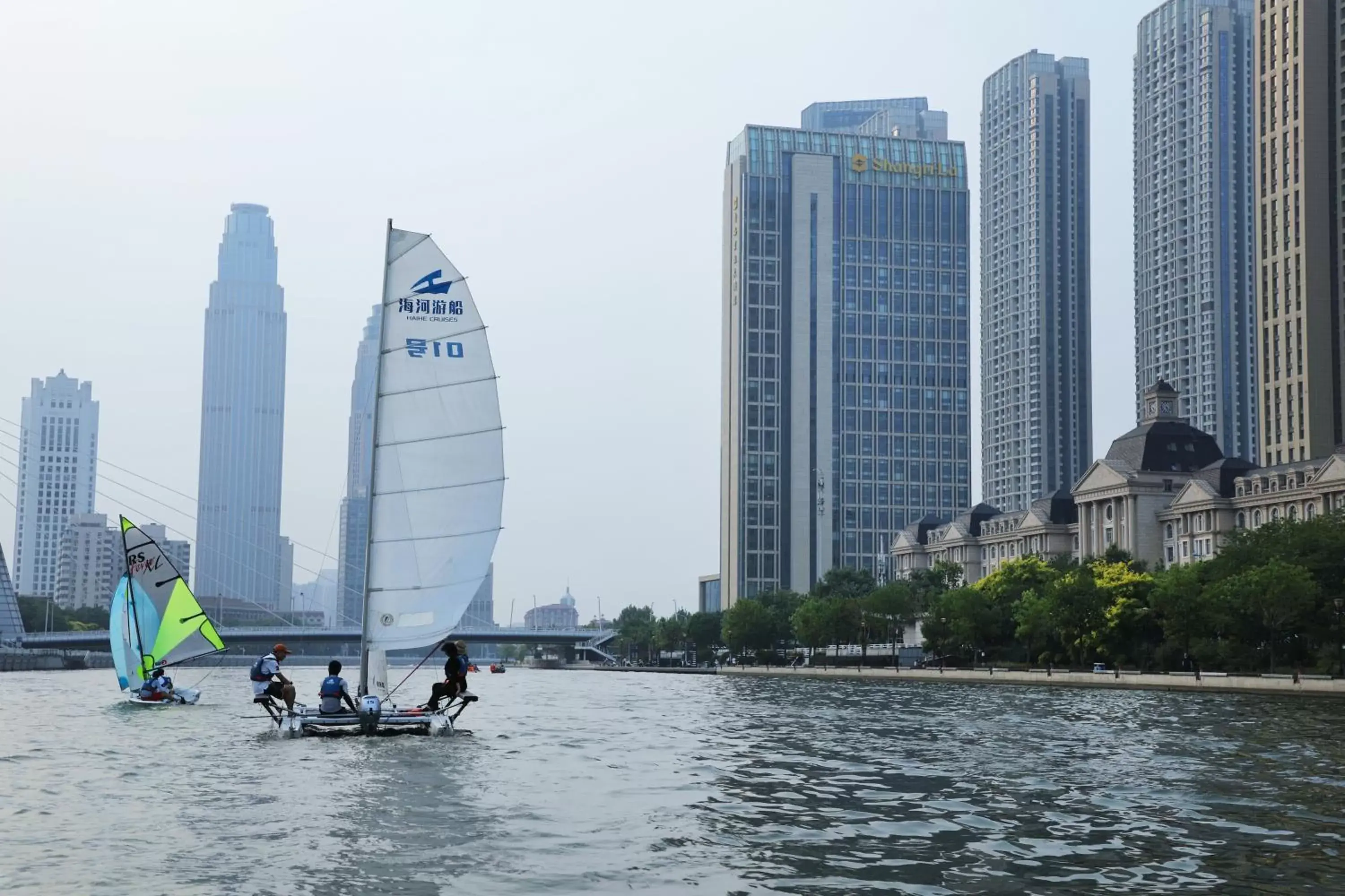 Windsurfing in Shangri-La Tianjin