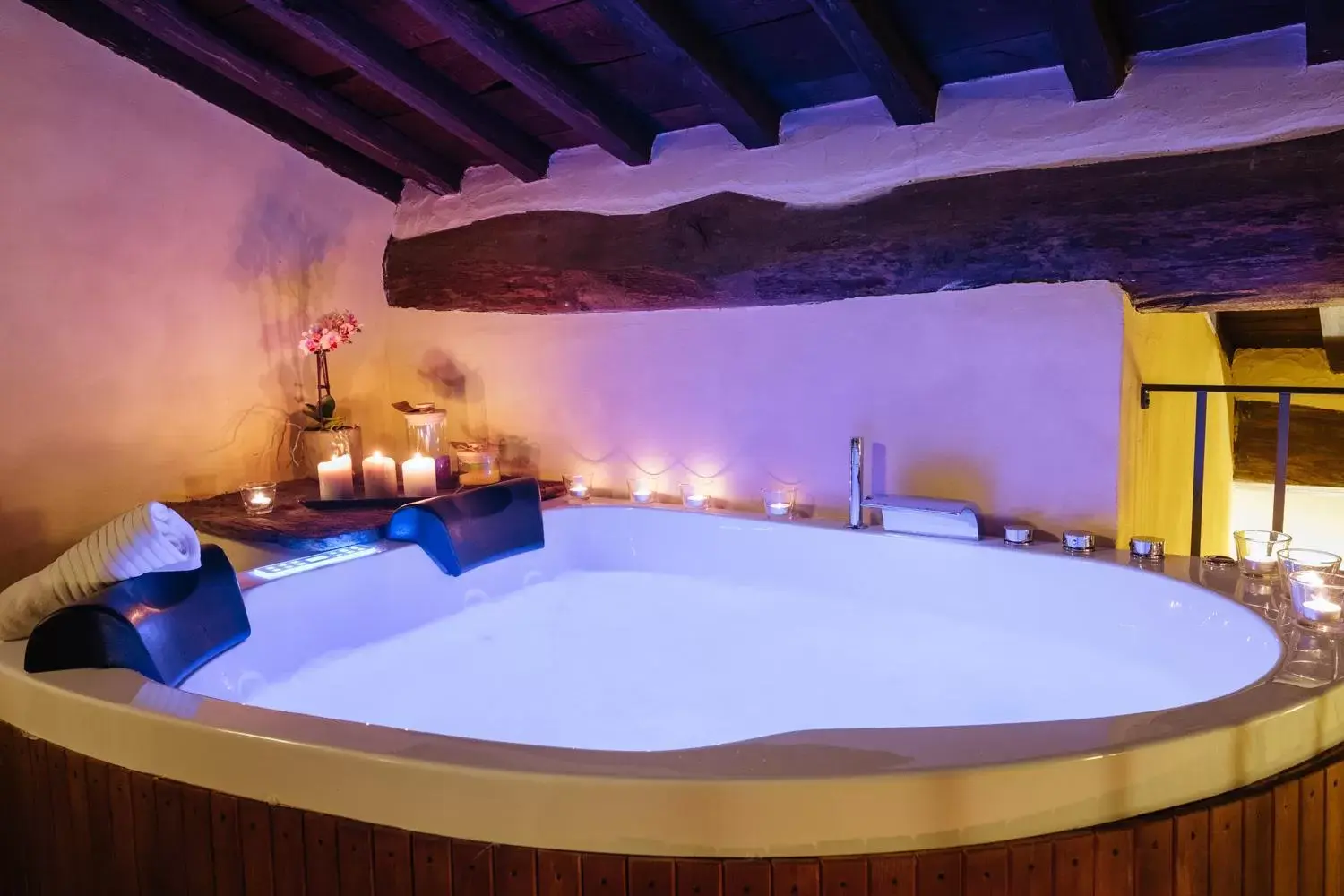 Hot Tub, Bathroom in Convento San Bartolomeo