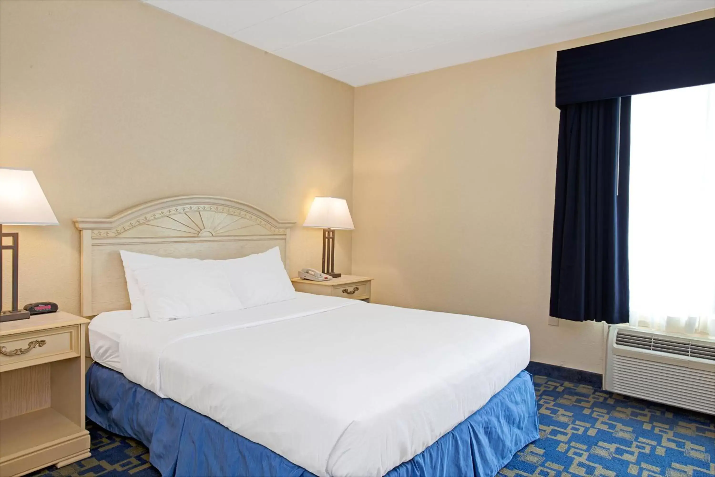 Queen Room - Non-Smoking in Days Inn by Wyndham East Windsor/Hightstown