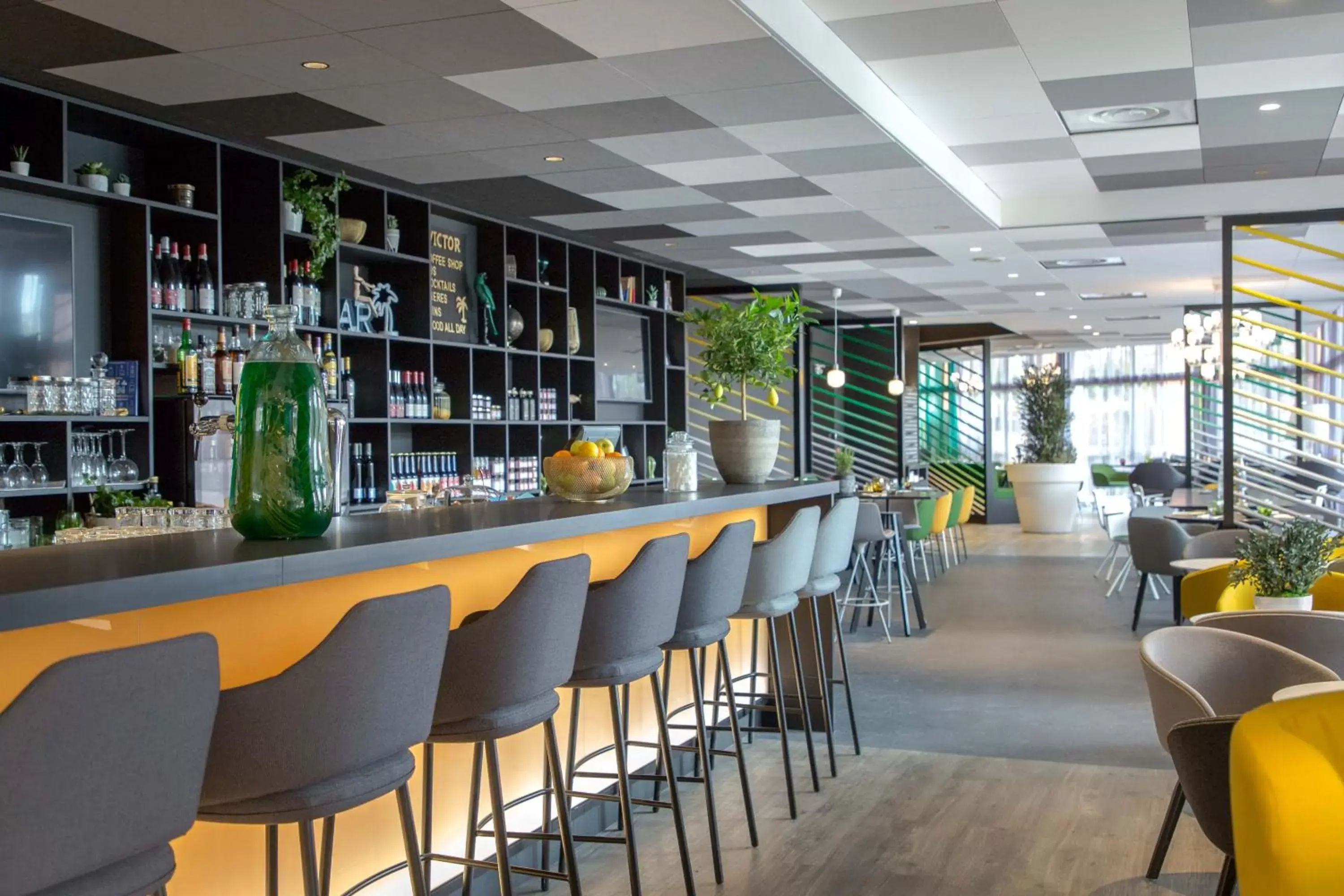 Lounge or bar, Lounge/Bar in Mercure Hyères Centre Côte d'Azur