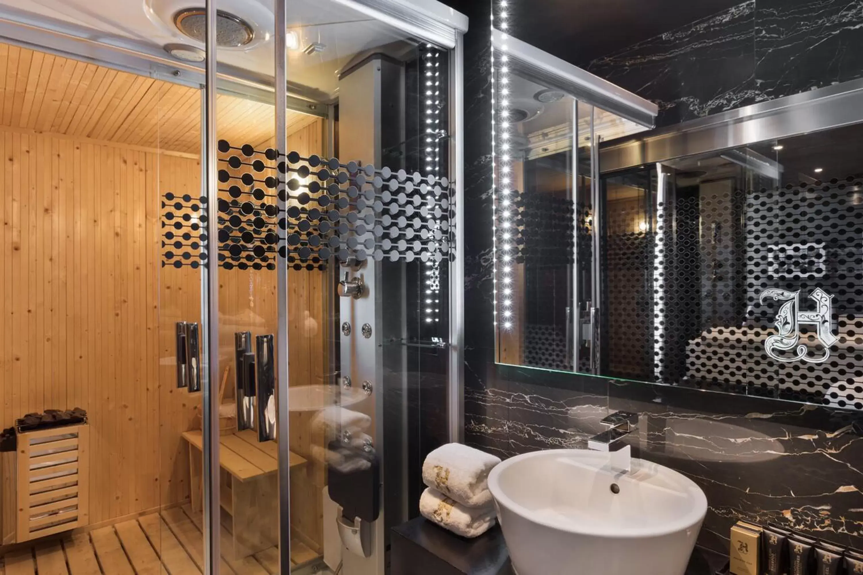 Sauna, Bathroom in Hugo's Boutique Hotel - Adults Only