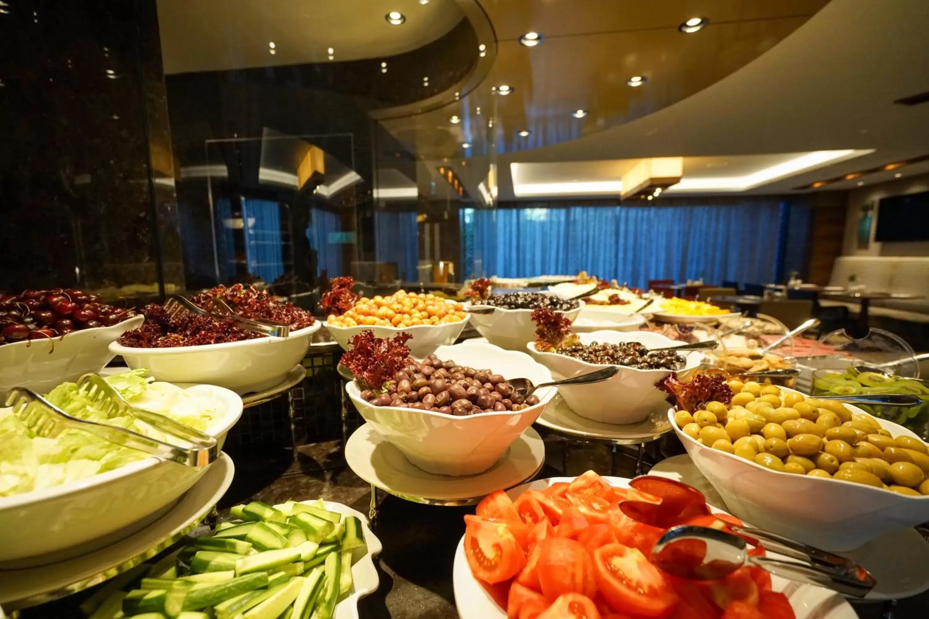 Restaurant/places to eat in Golden Tulip Istanbul Bayrampasa