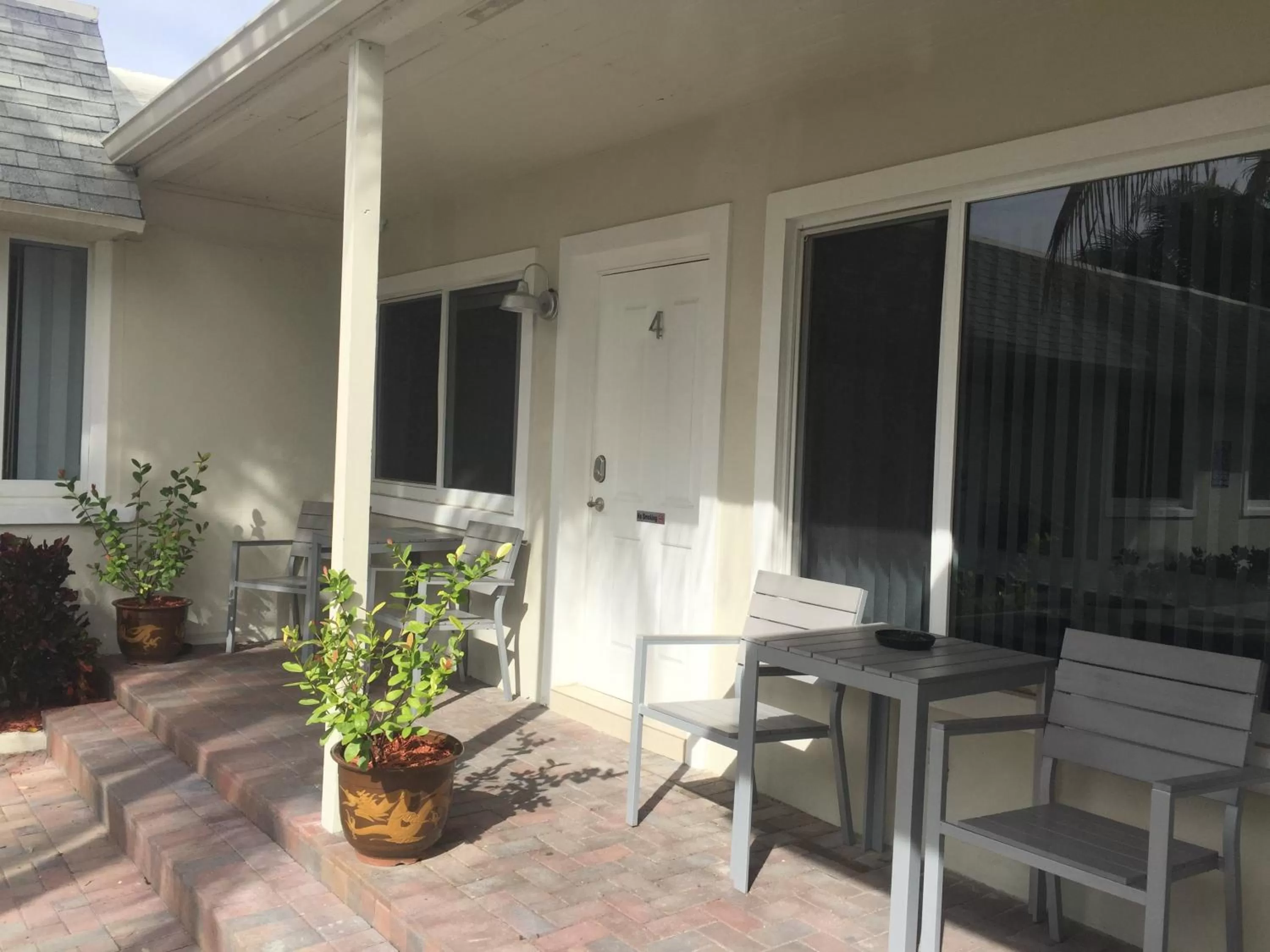 Property building in Hollywood Broadwalk Oceanside Hotel