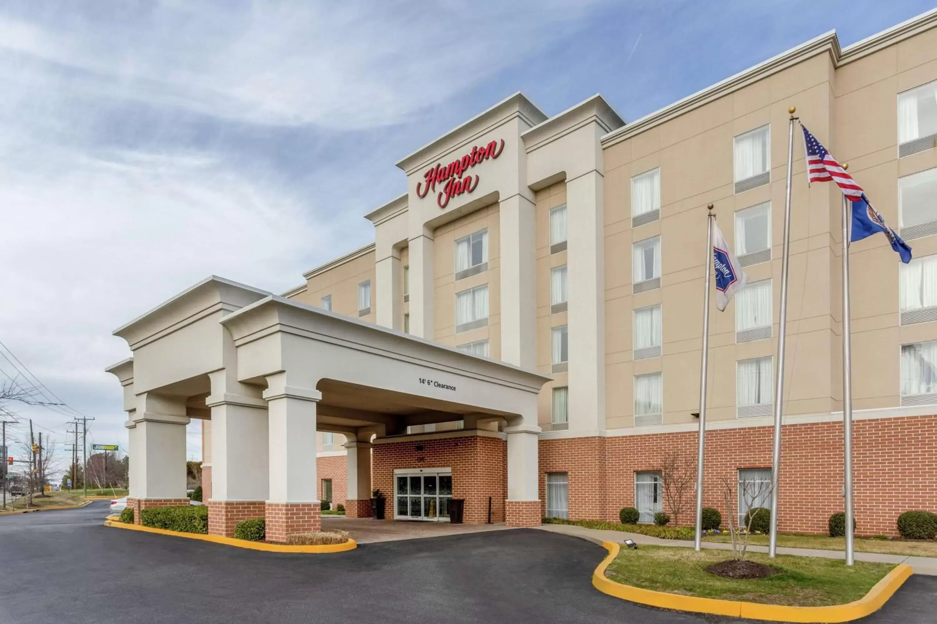 Property Building in Hampton Inn Richmond - South