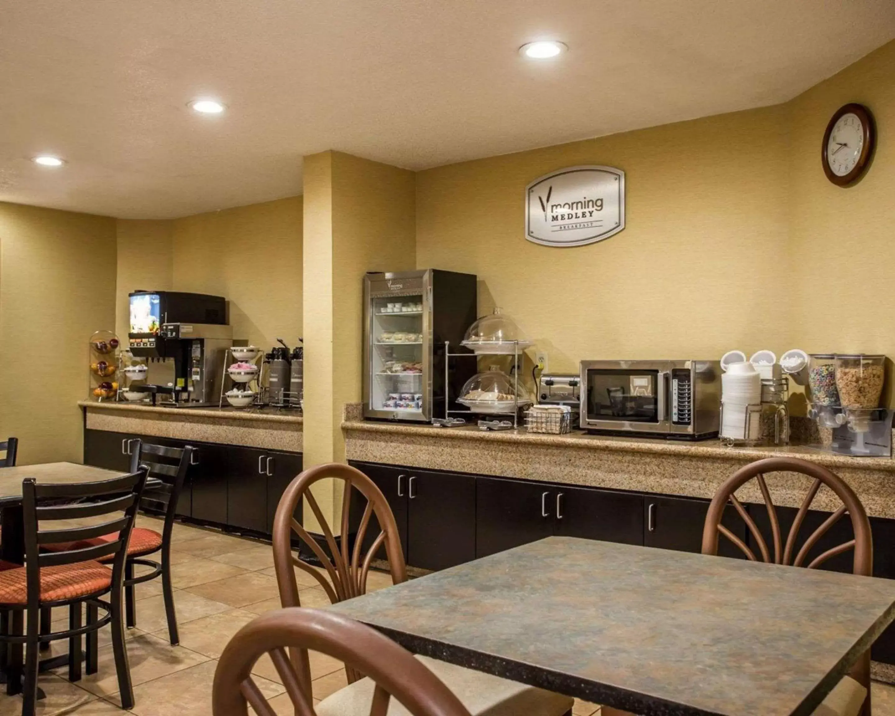 Restaurant/Places to Eat in Sleep Inn - Northlake