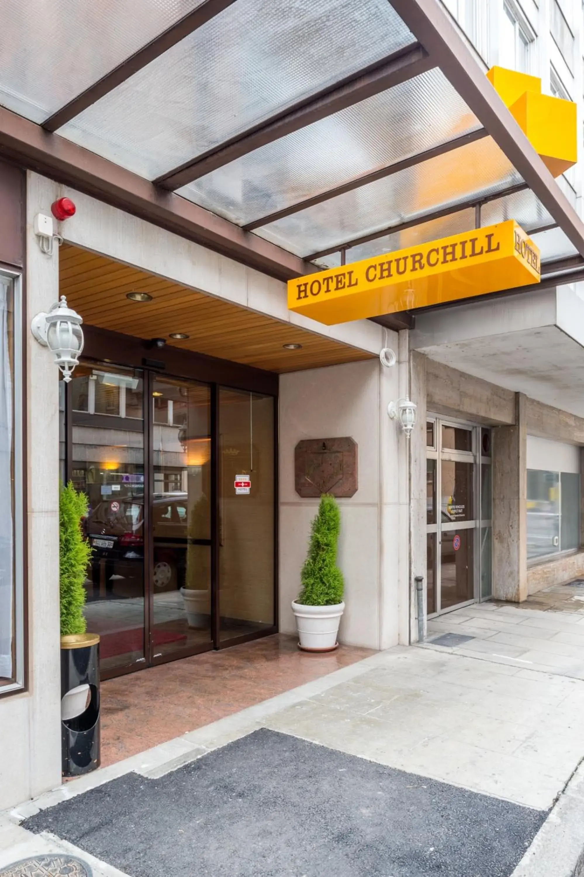 Facade/entrance in Hotel Churchill