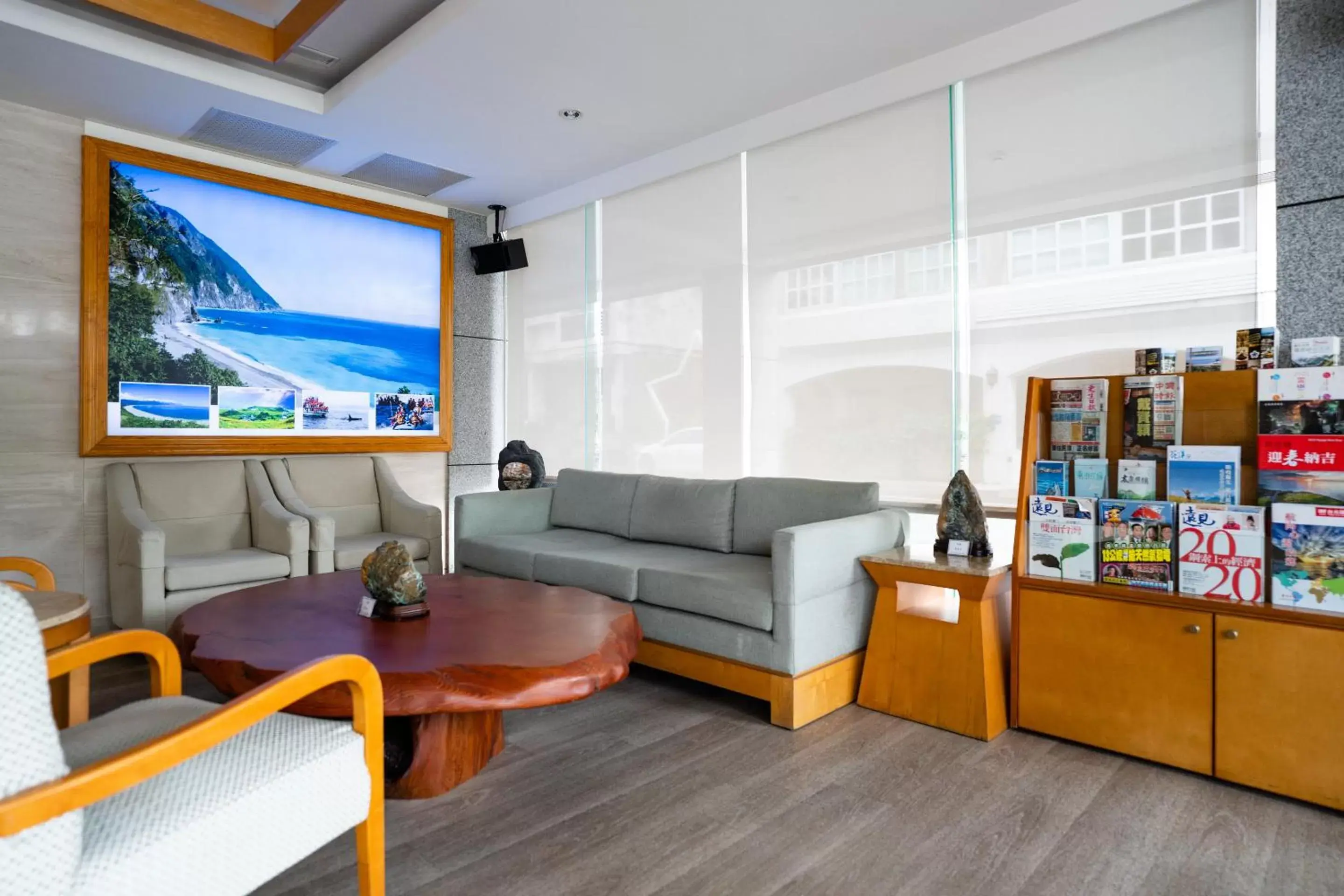 Communal lounge/ TV room, Seating Area in Ocean Hotel Hualien