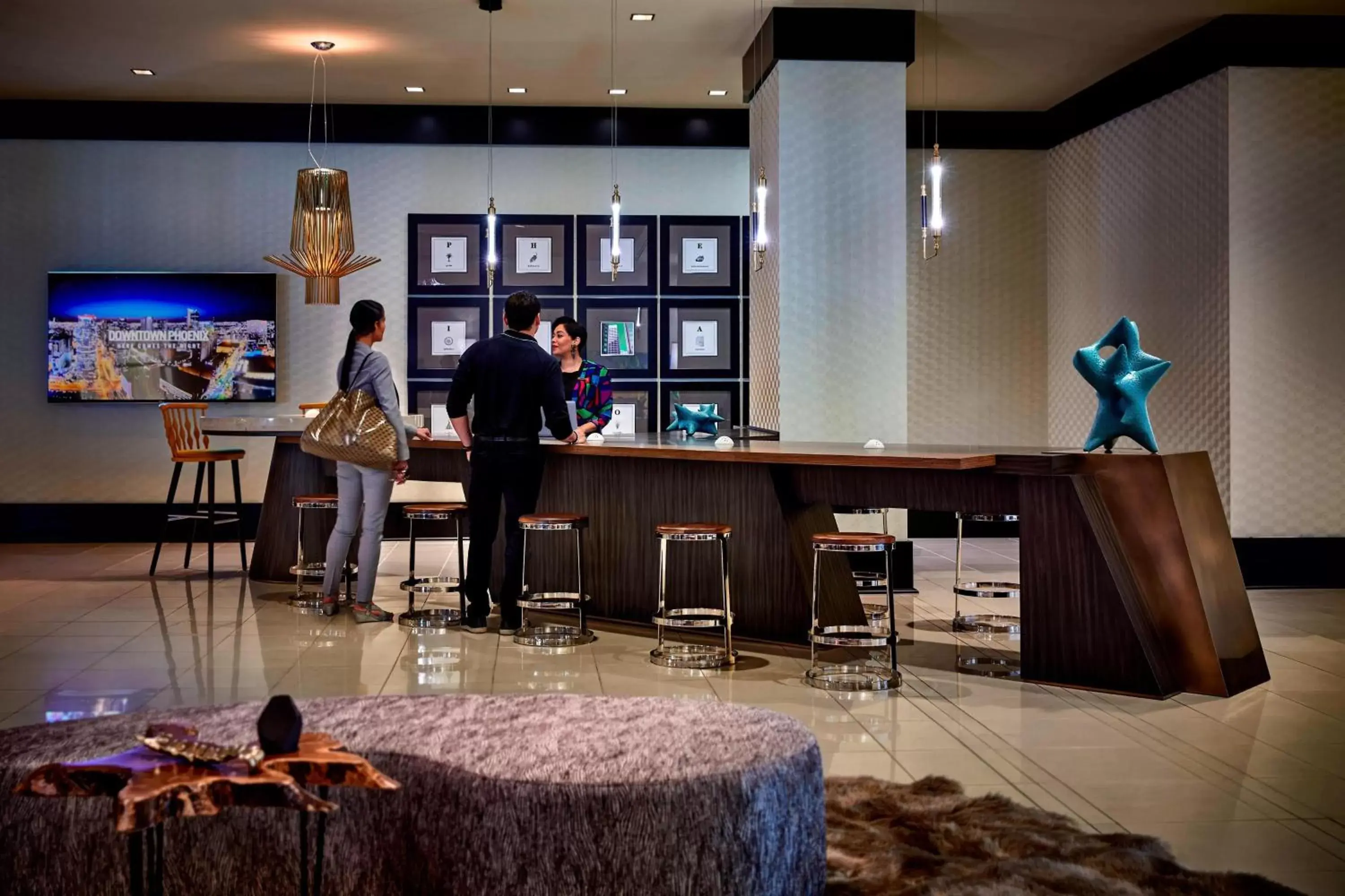 Lounge or bar in Renaissance Phoenix Downtown Hotel