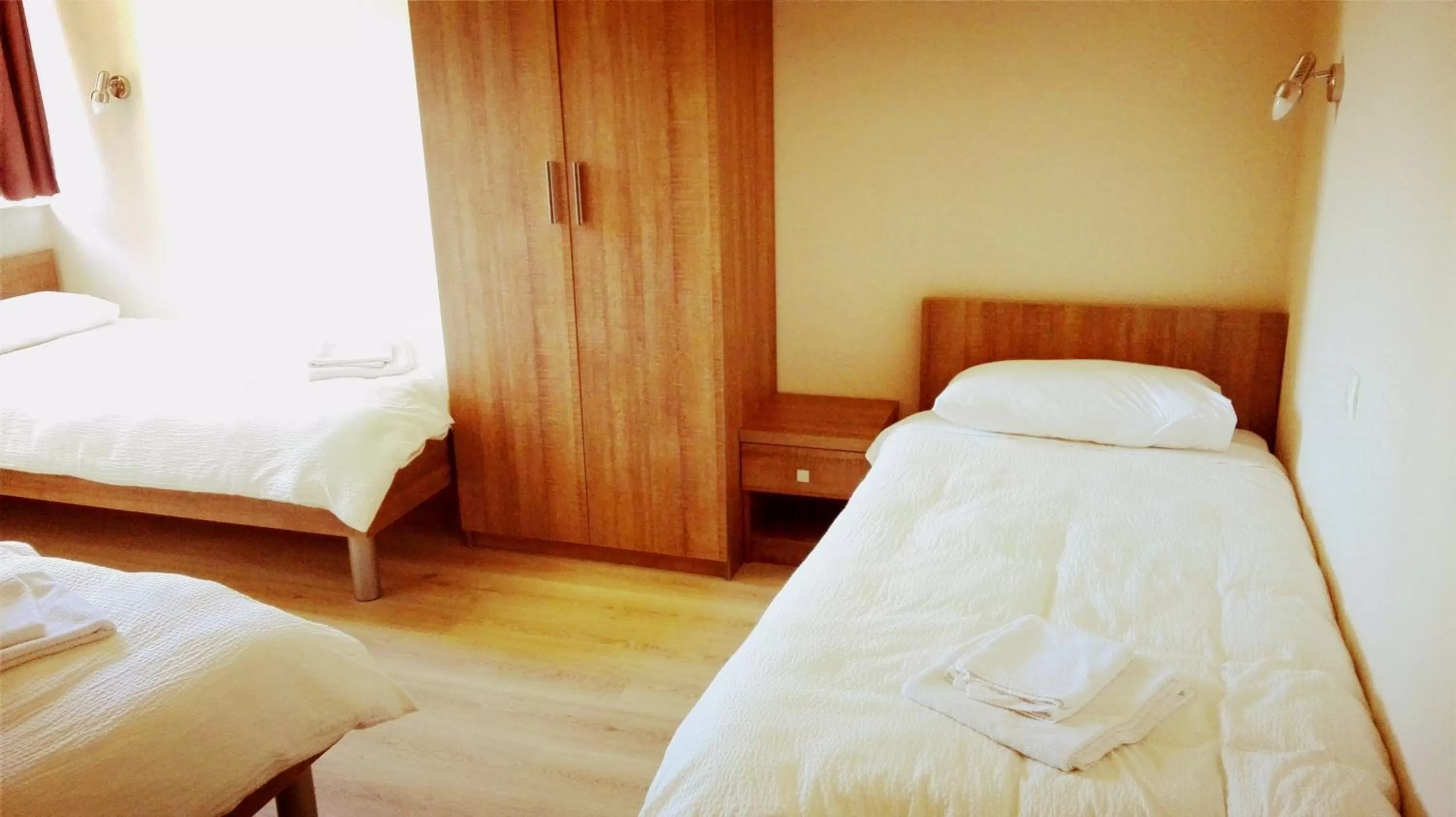 Photo of the whole room, Bed in Pansion Eden