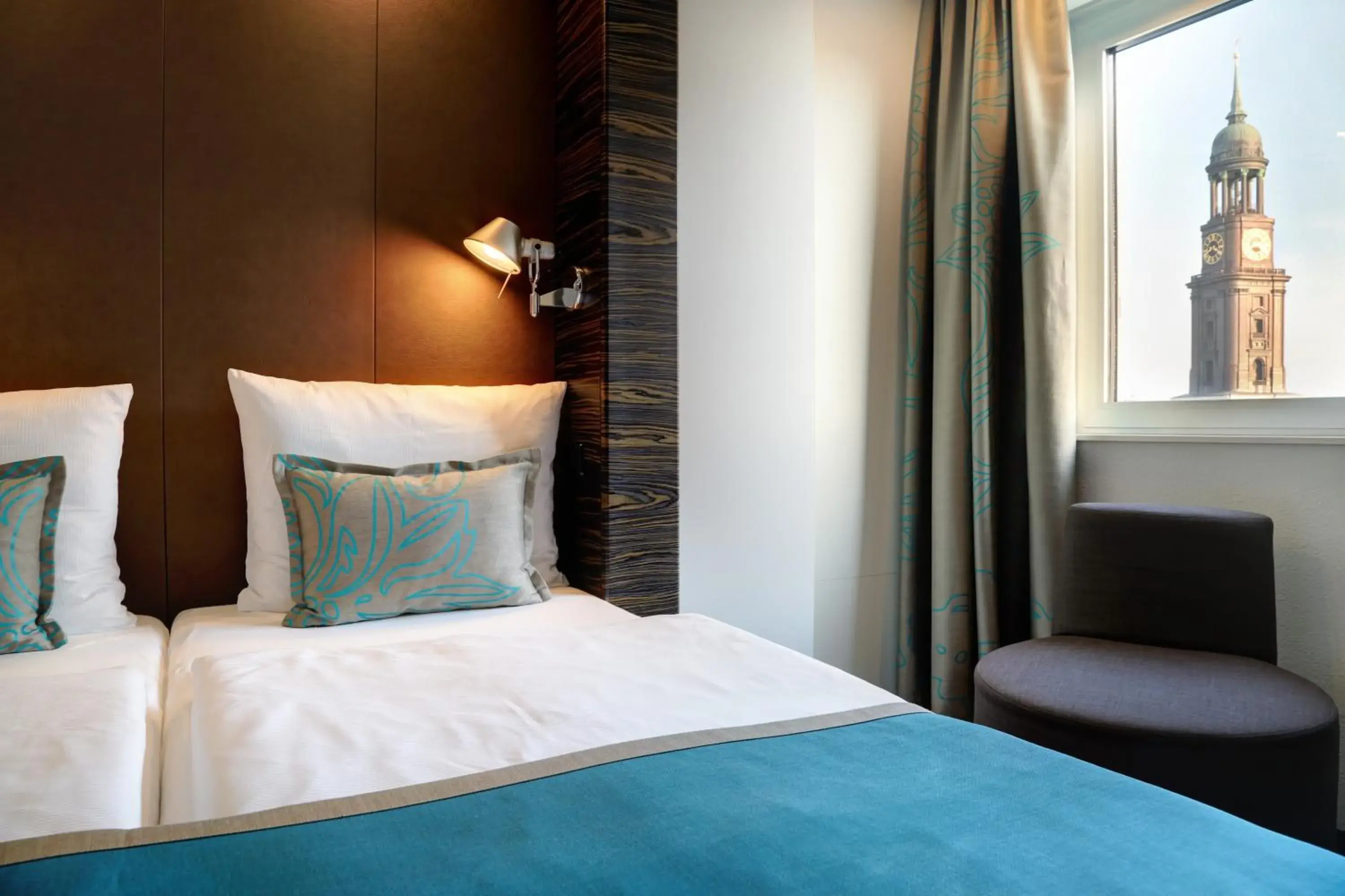 Photo of the whole room, Bed in Motel One Hamburg am Michel