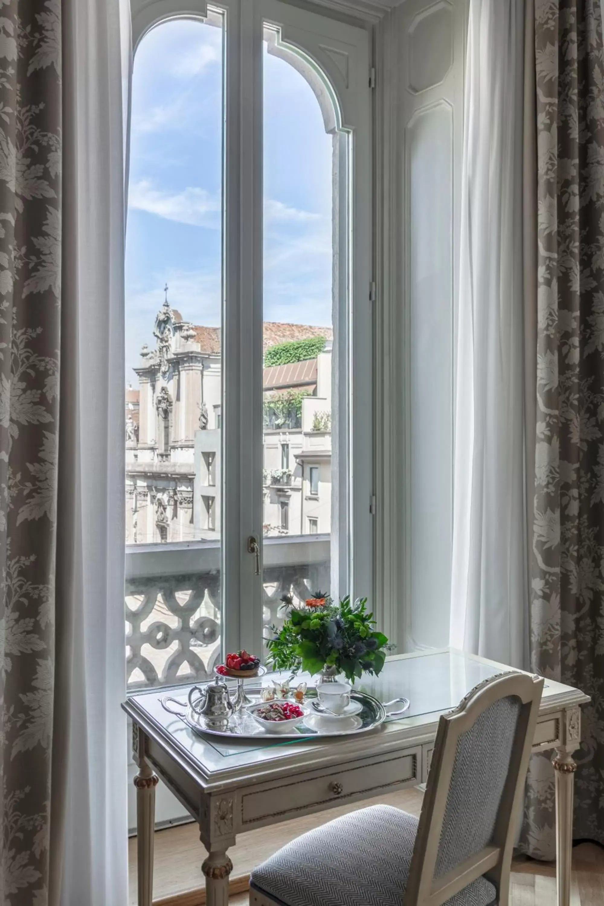 Day, Dining Area in Grand Hotel et de Milan - The Leading Hotels of the World