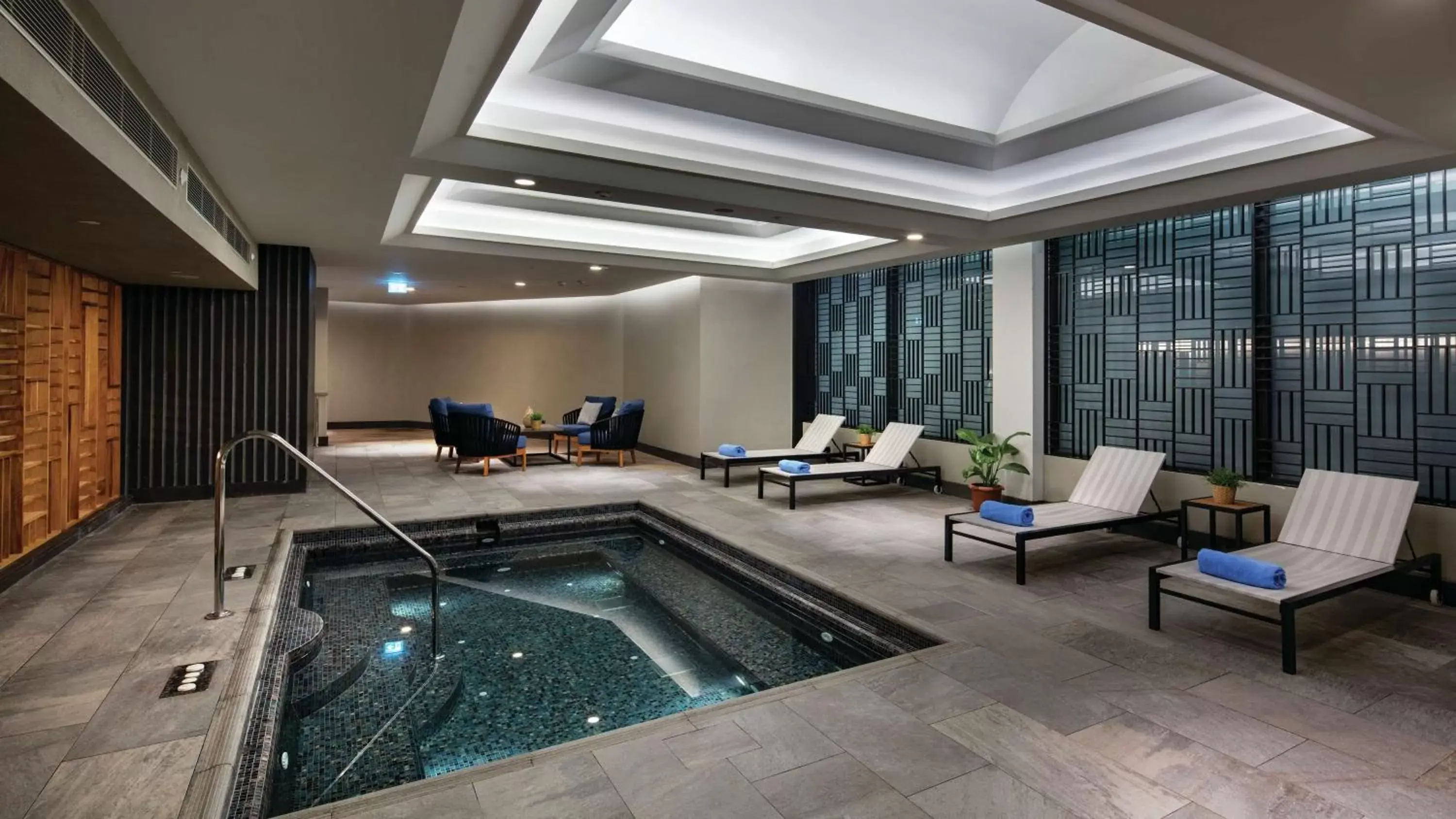Swimming Pool in Hilton Istanbul Maslak