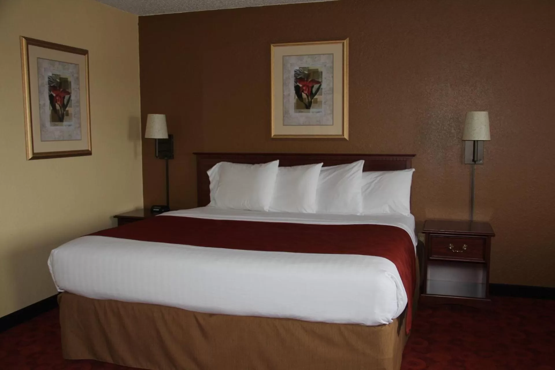 Photo of the whole room, Bed in AmericInn by Wyndham West Bend