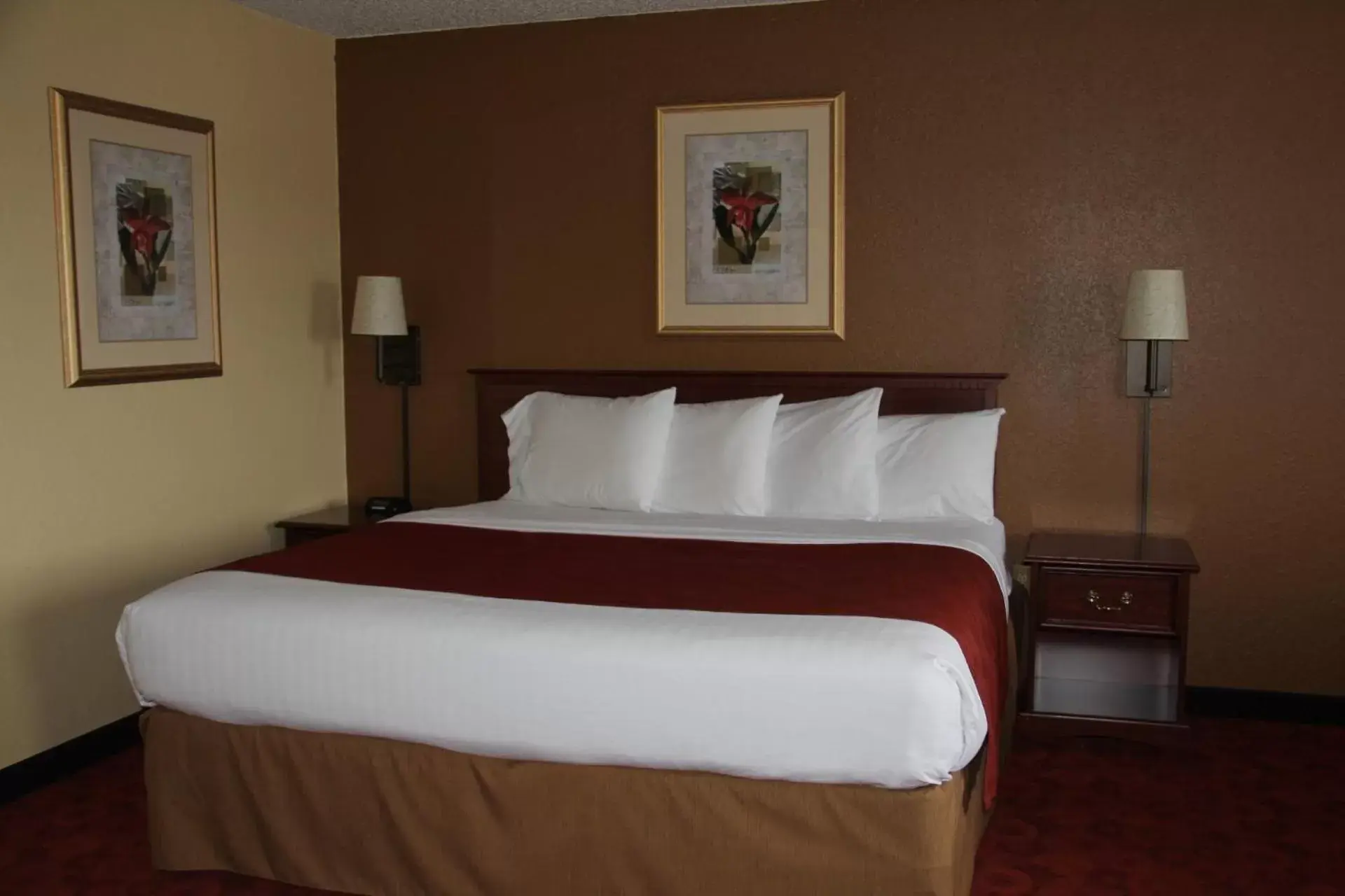 Photo of the whole room, Bed in AmericInn by Wyndham West Bend