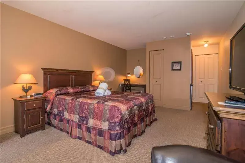 Bedroom, Bed in Auberge du Lac Morency