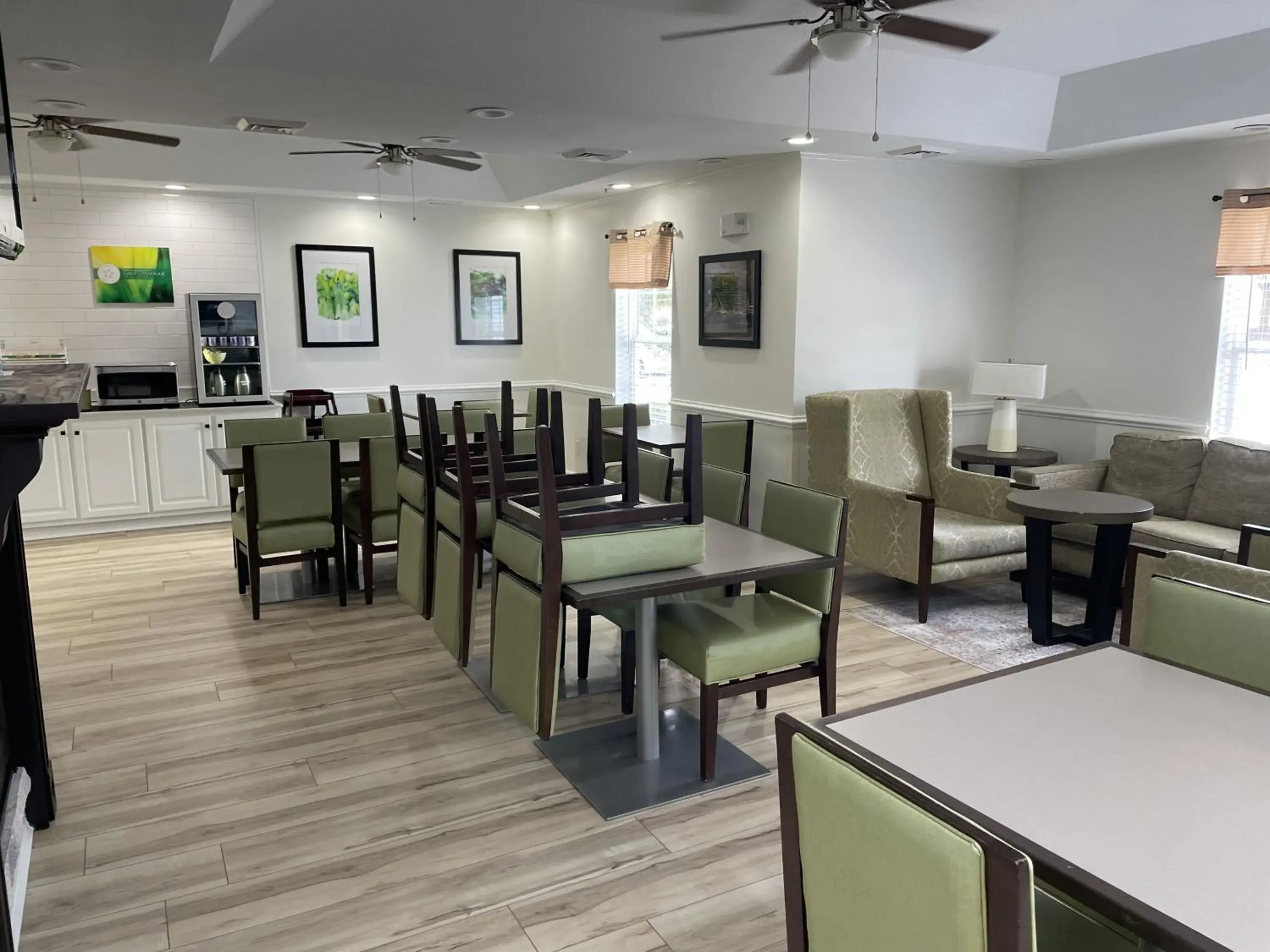 Seating area, Restaurant/Places to Eat in Quality Inn Richmond