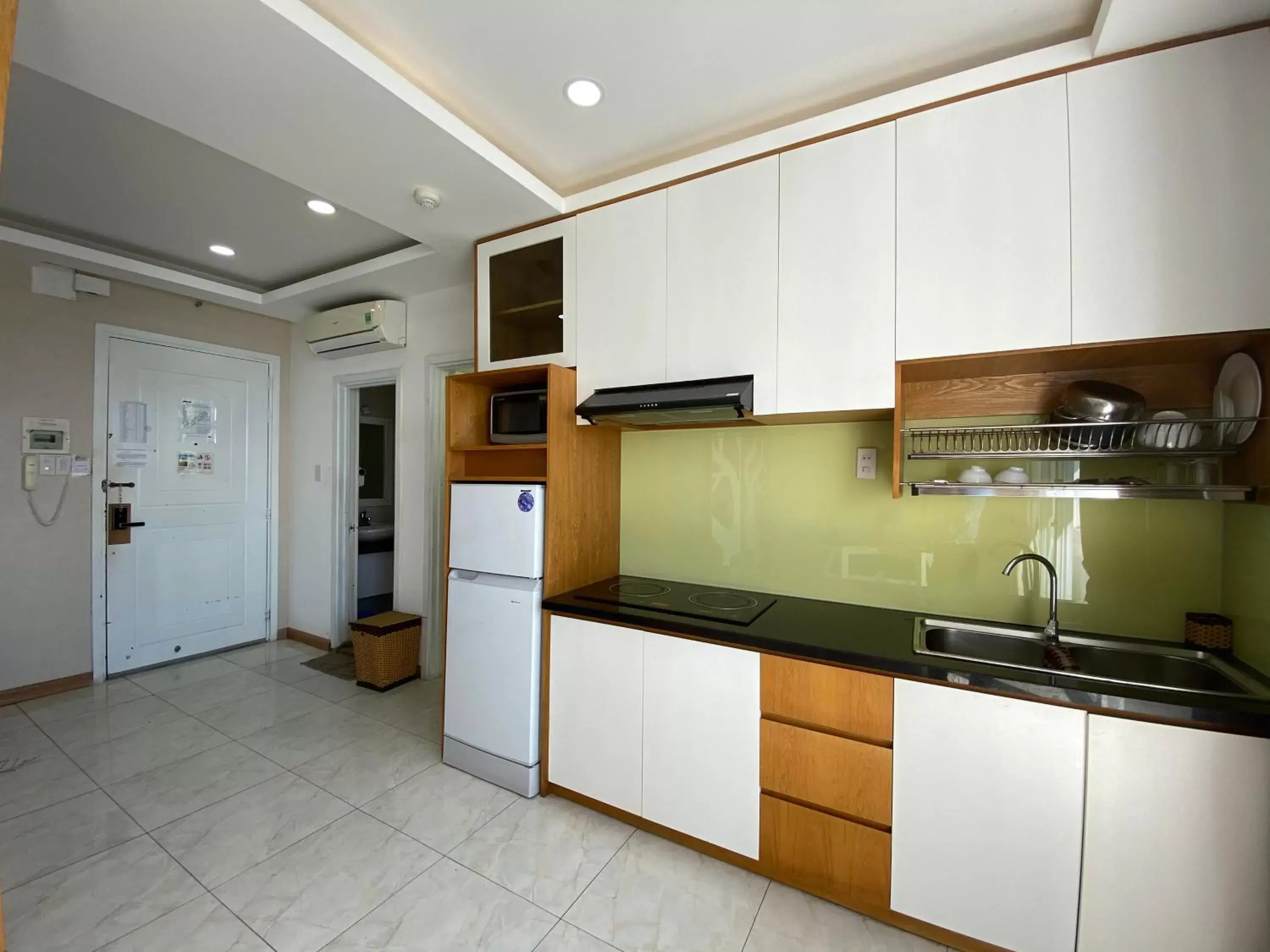 Kitchen or kitchenette, Kitchen/Kitchenette in Gold Ocean Apartment