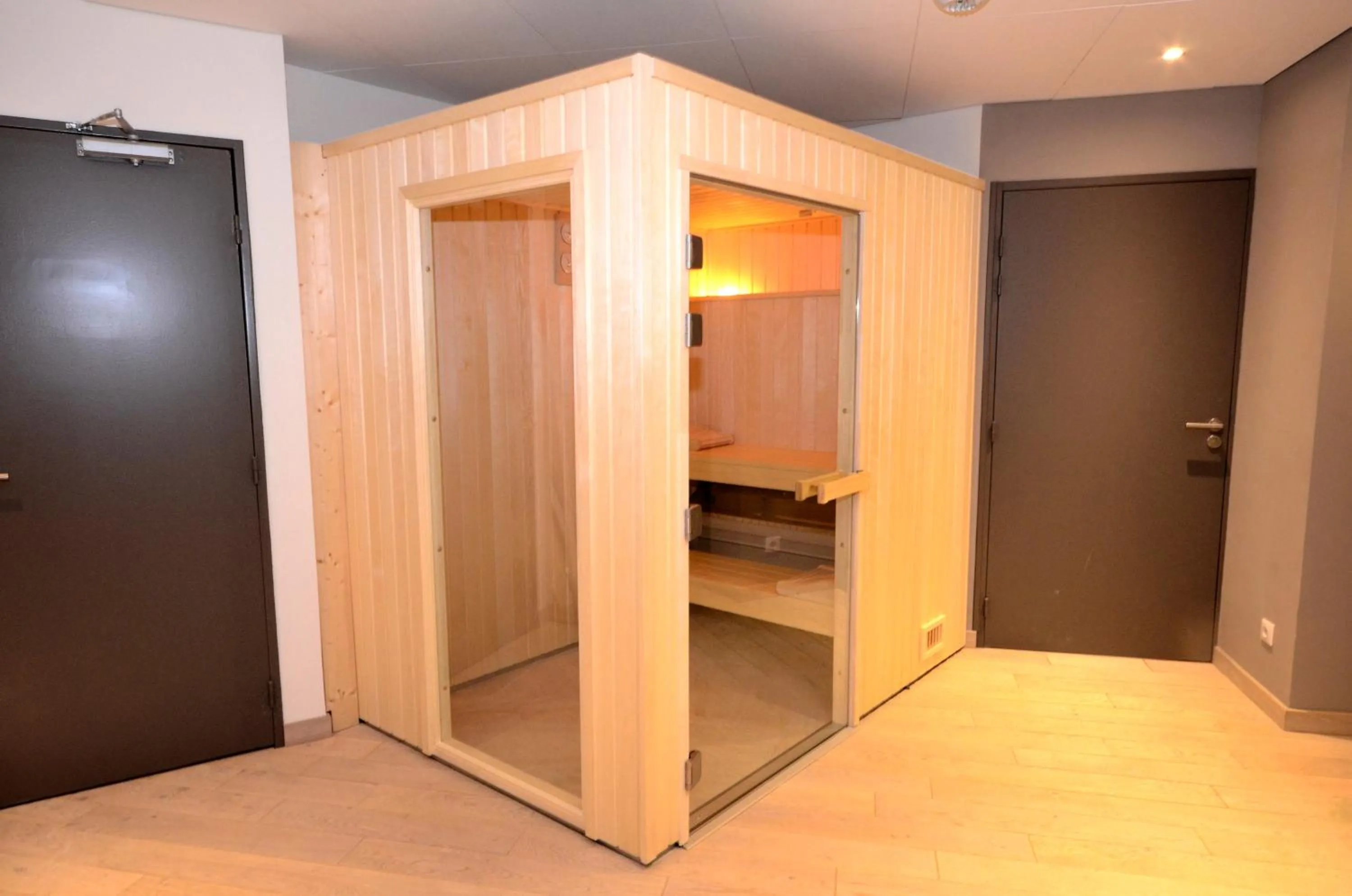 Sauna, Bed in Green hotels Confort Paris 13