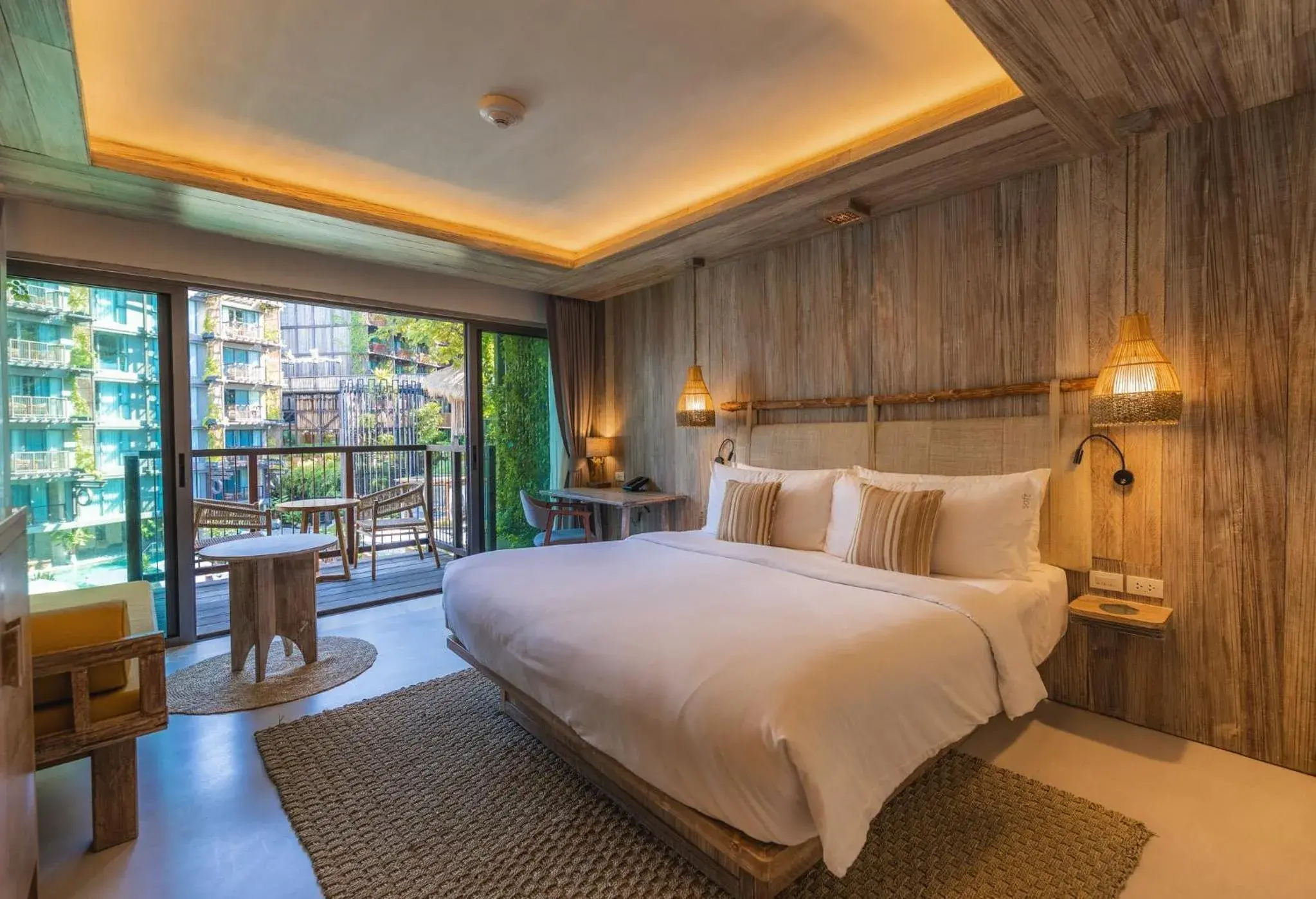 Photo of the whole room, Bed in Dinso Resort & Villas Phuket an IHG Hotel