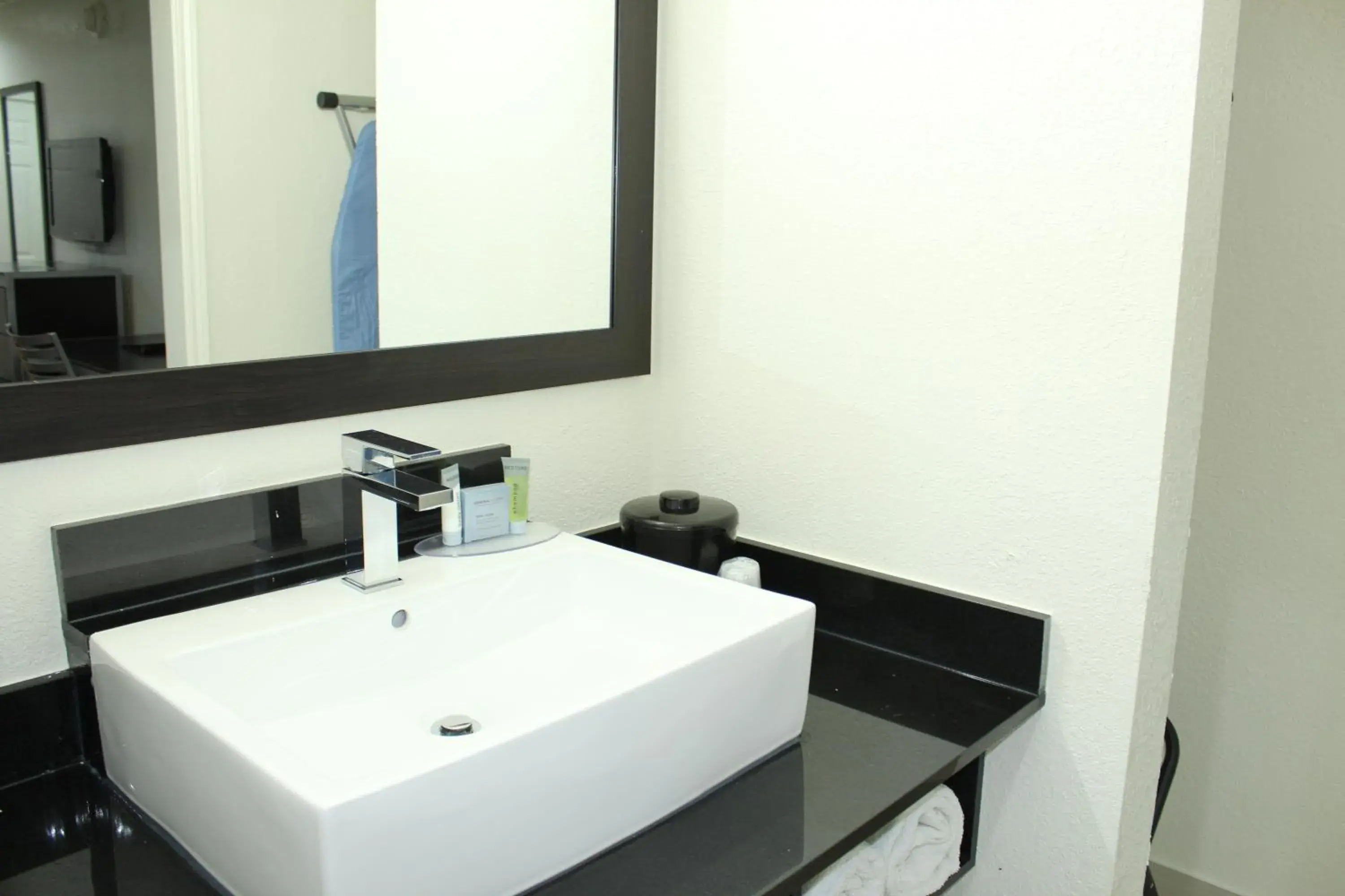 Bathroom in Stay Express Inn Dallas - Fair Park / Downtown