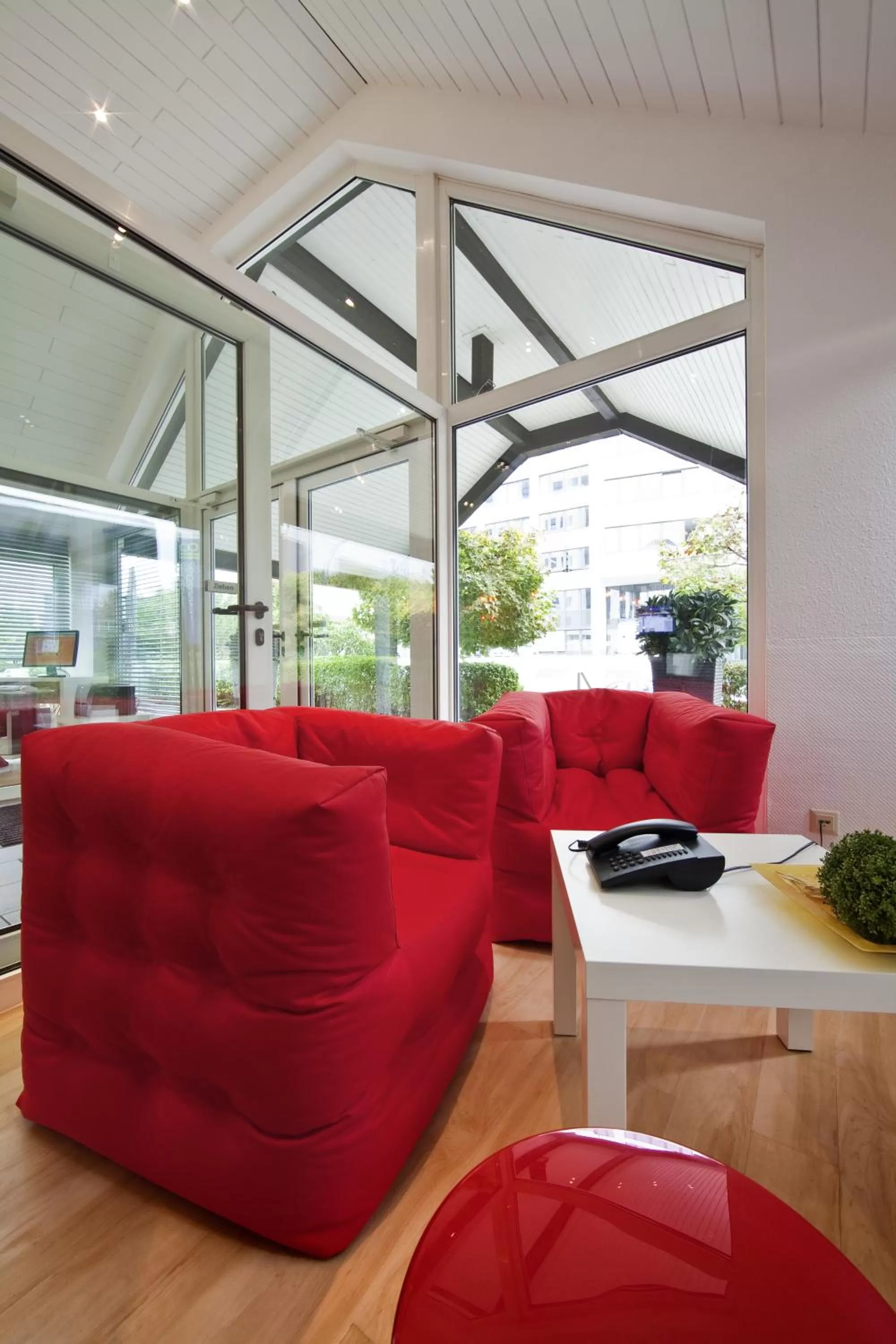 Lobby or reception in ibis Styles Duesseldorf-Neuss