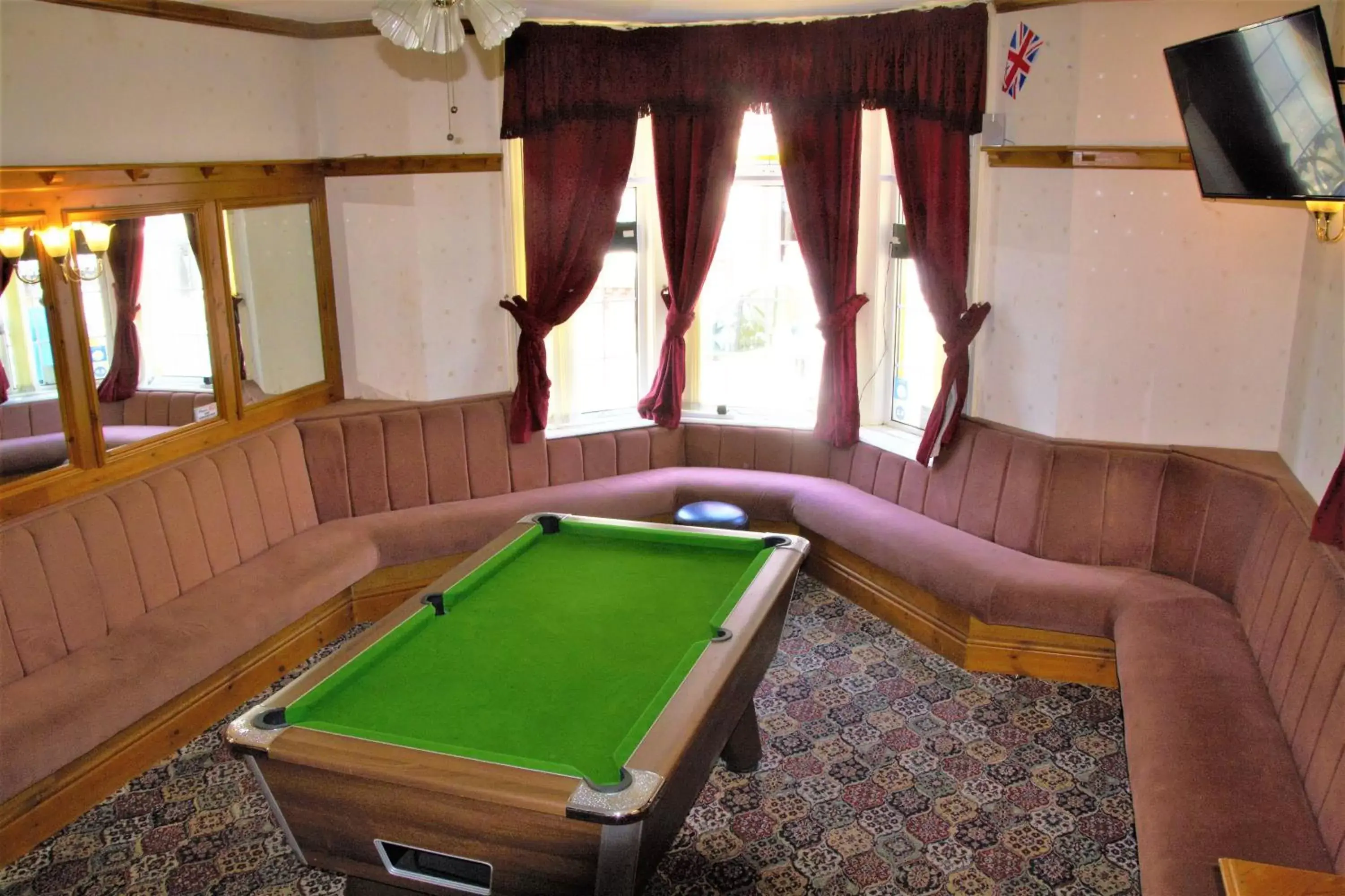 Communal lounge/ TV room, Billiards in Pine Lodge Hotel