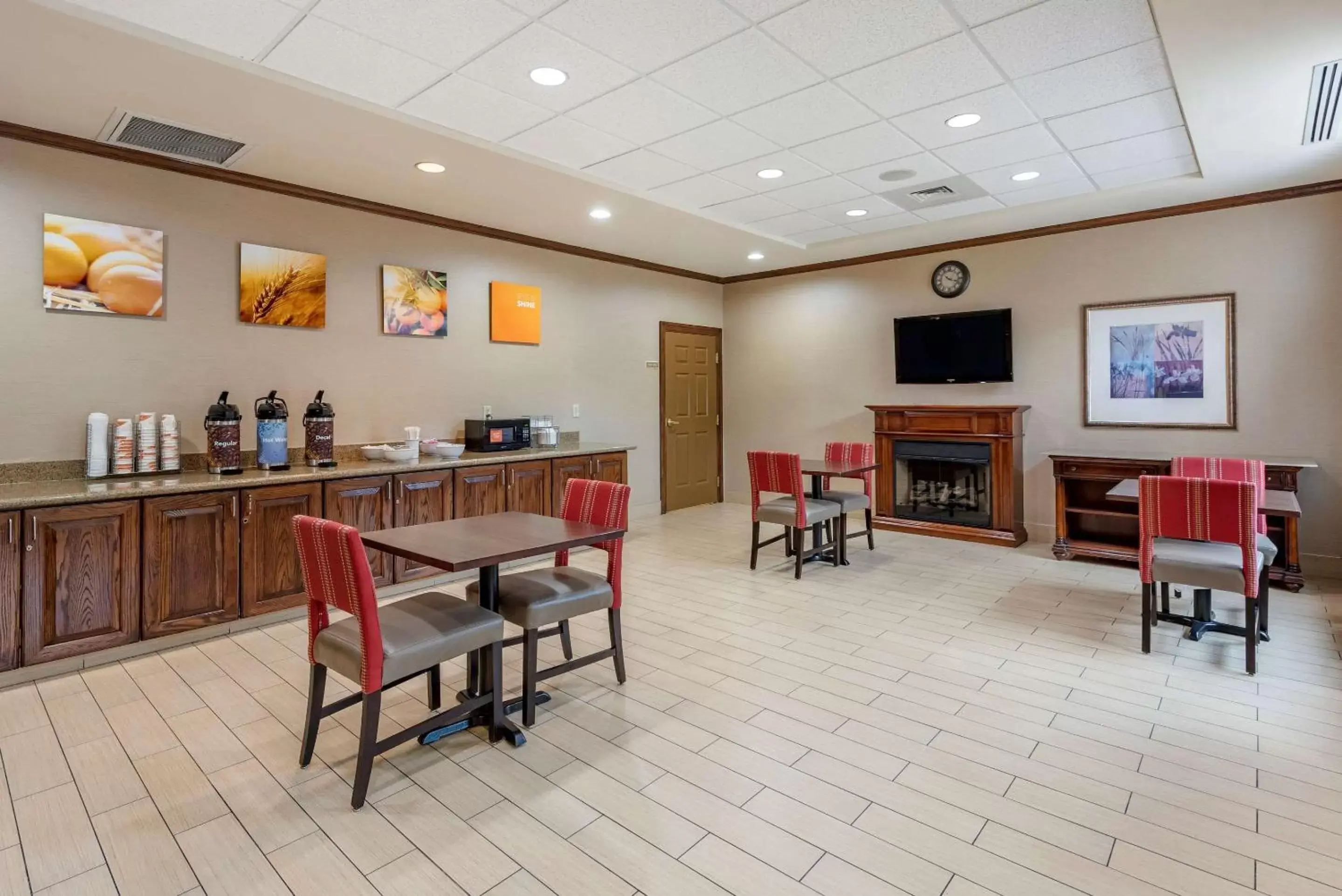 Restaurant/Places to Eat in Comfort Inn & Suites Virginia Beach-Norfolk Airport