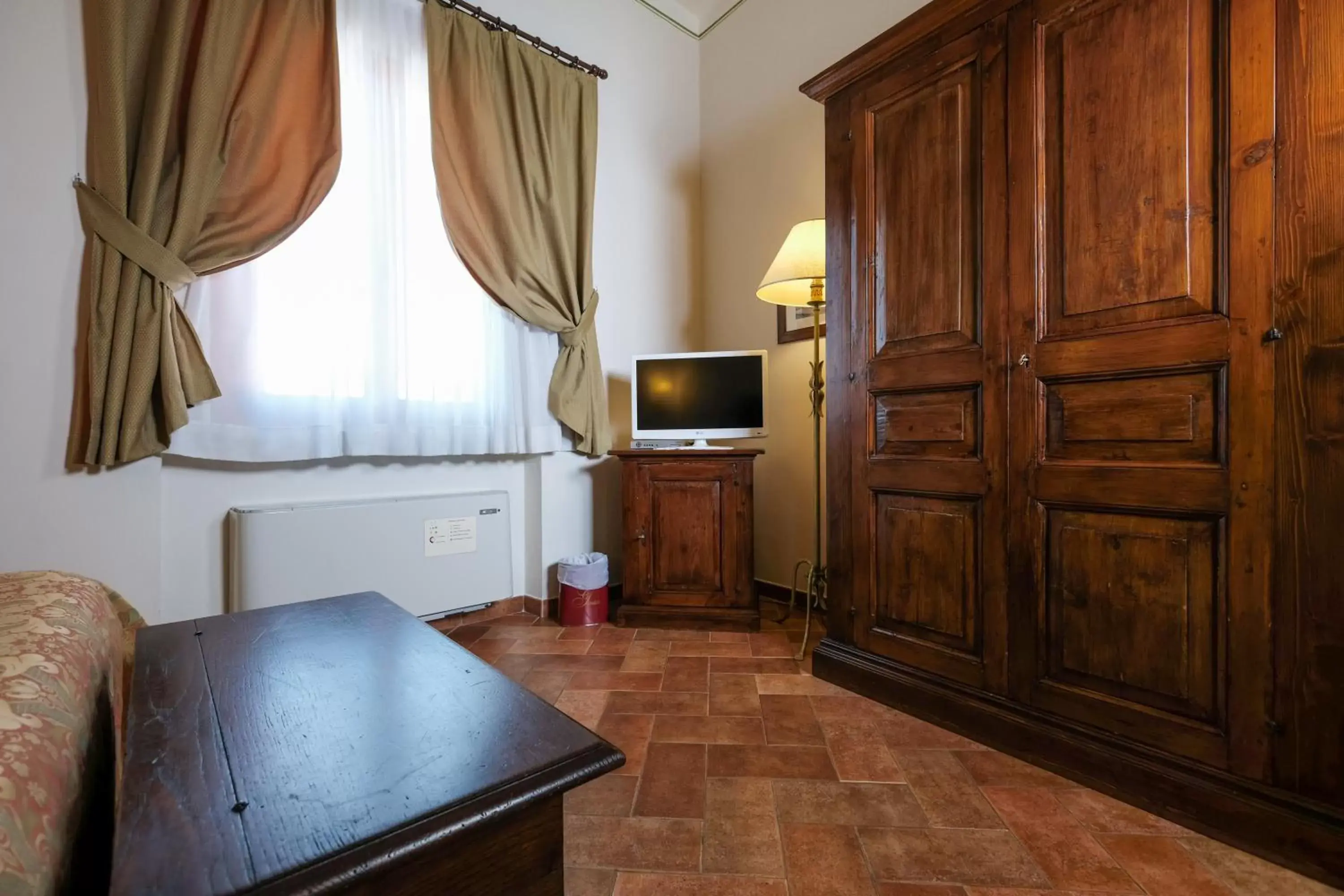 Bedroom, TV/Entertainment Center in Borgo Grondaie