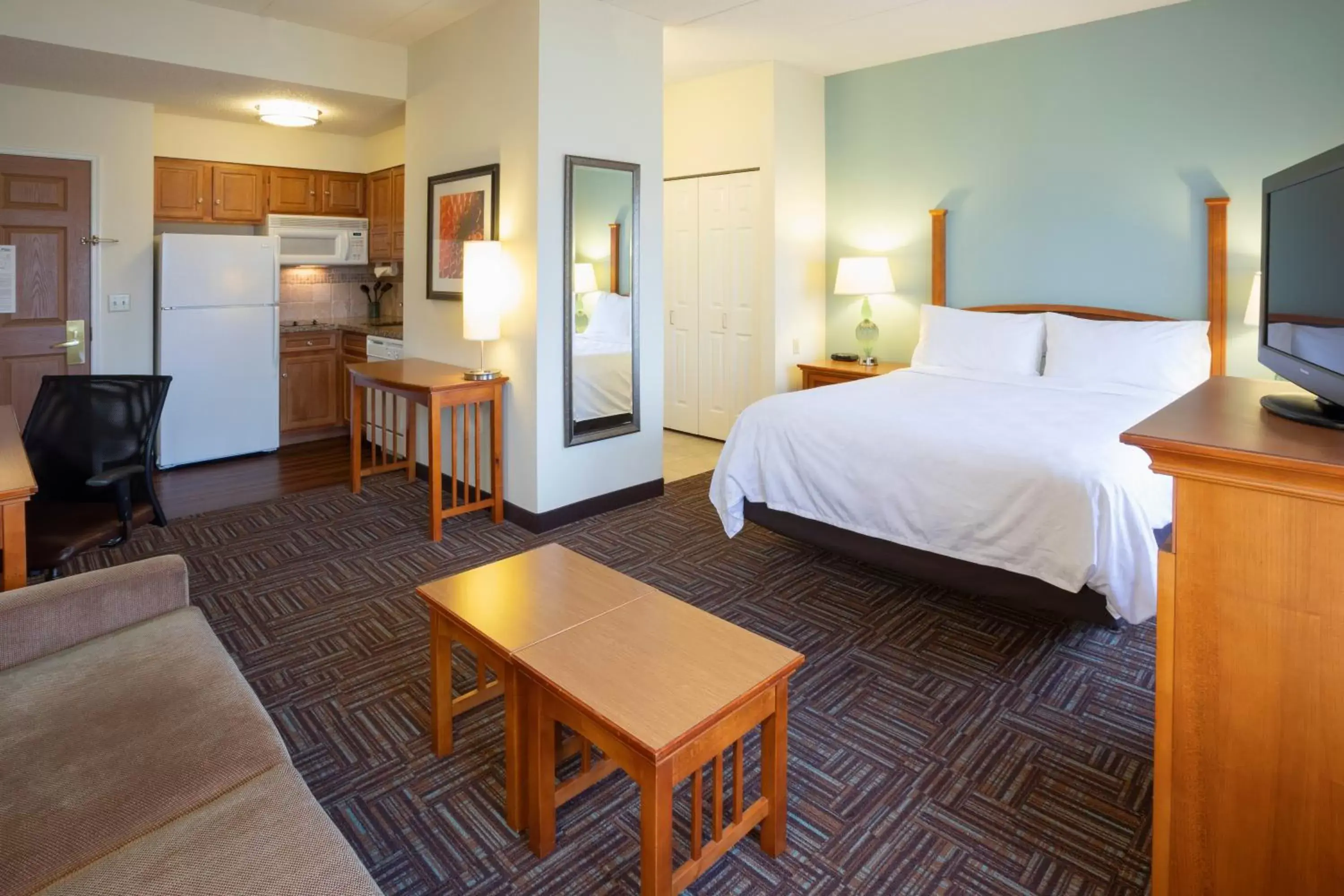 Photo of the whole room, Bed in Staybridge Suites Minneapolis-Bloomington, an IHG Hotel