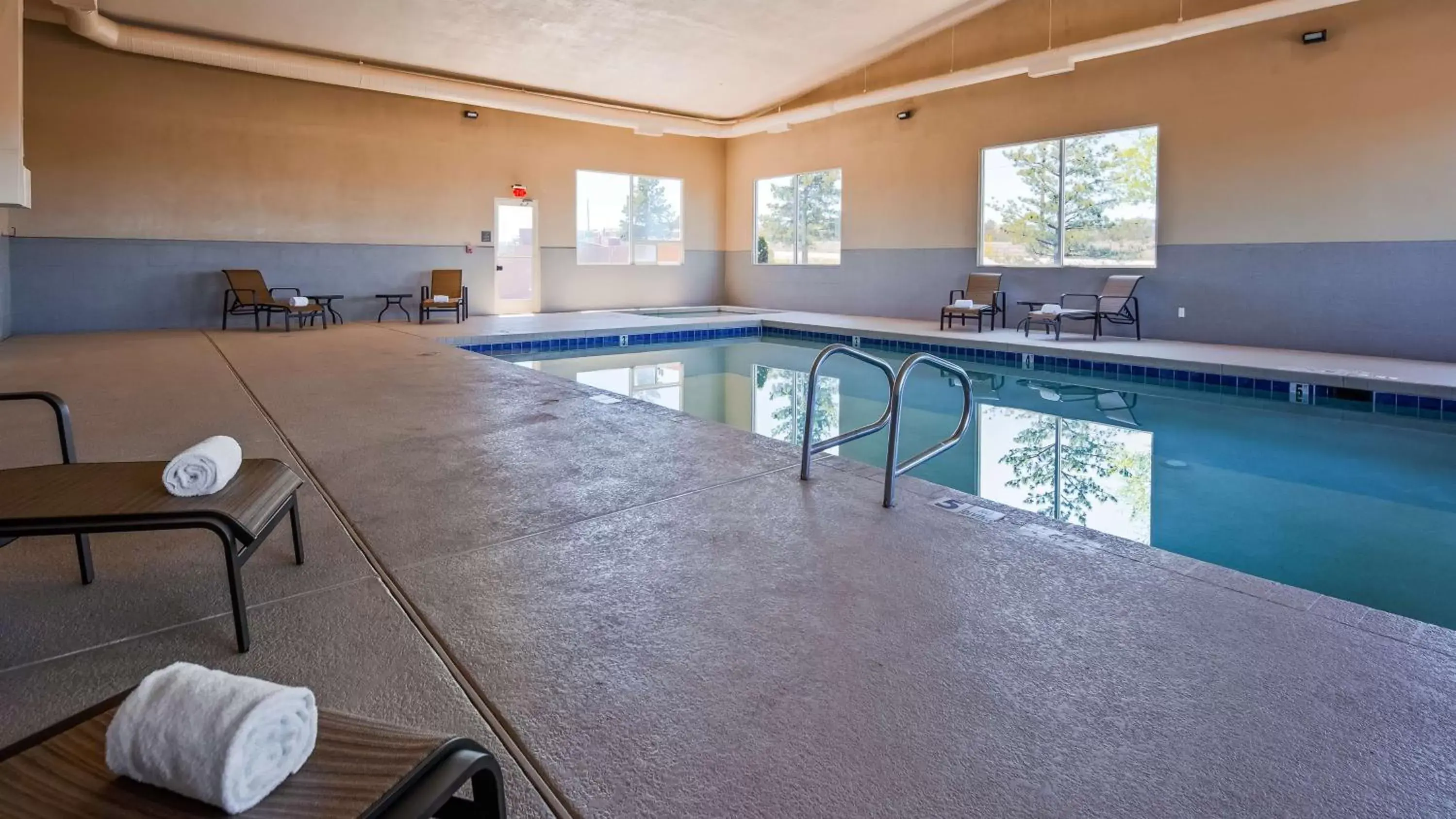 On site, Swimming Pool in Best Western Snowflake Inn