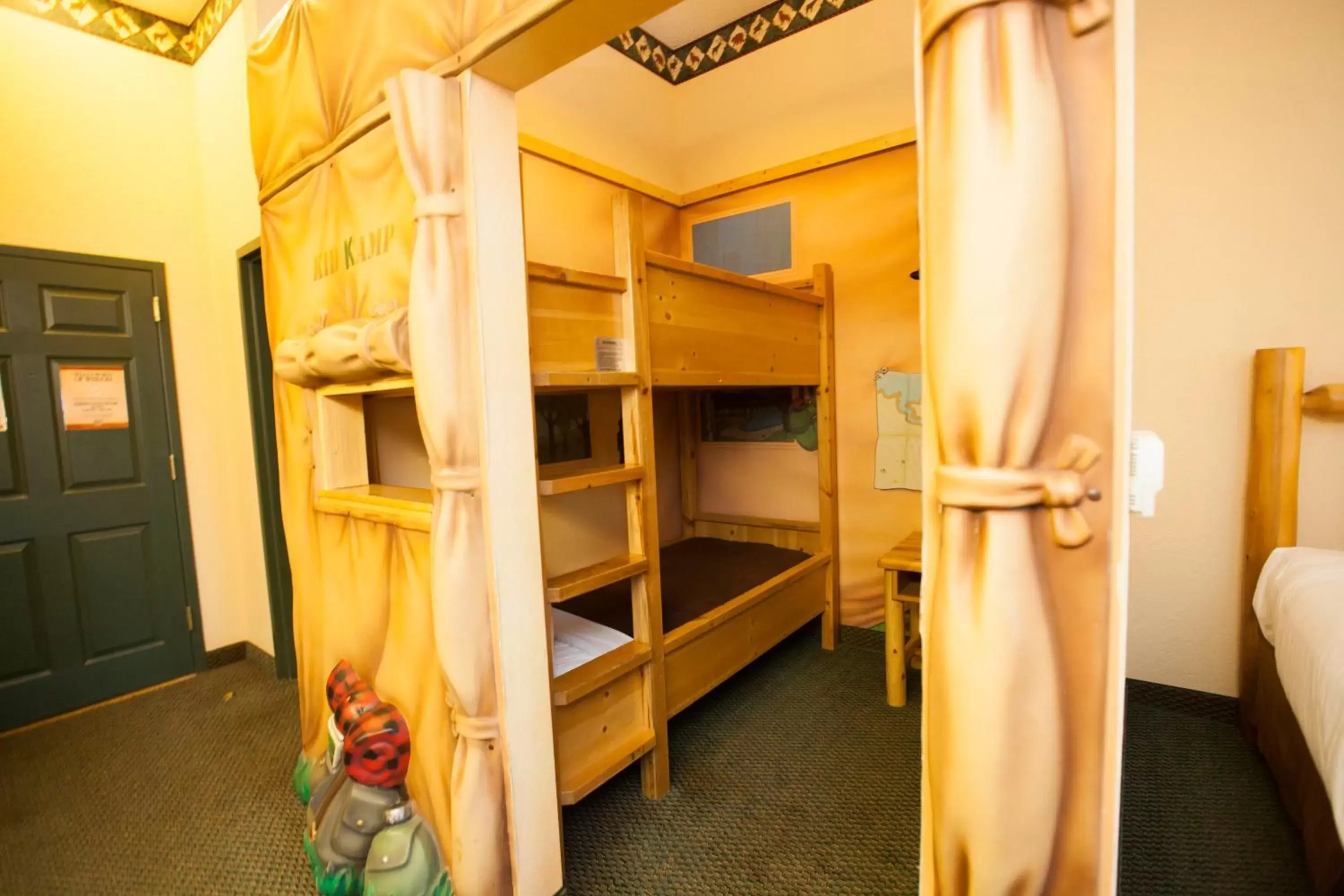 bunk bed in Great Wolf Lodge - Niagara Falls