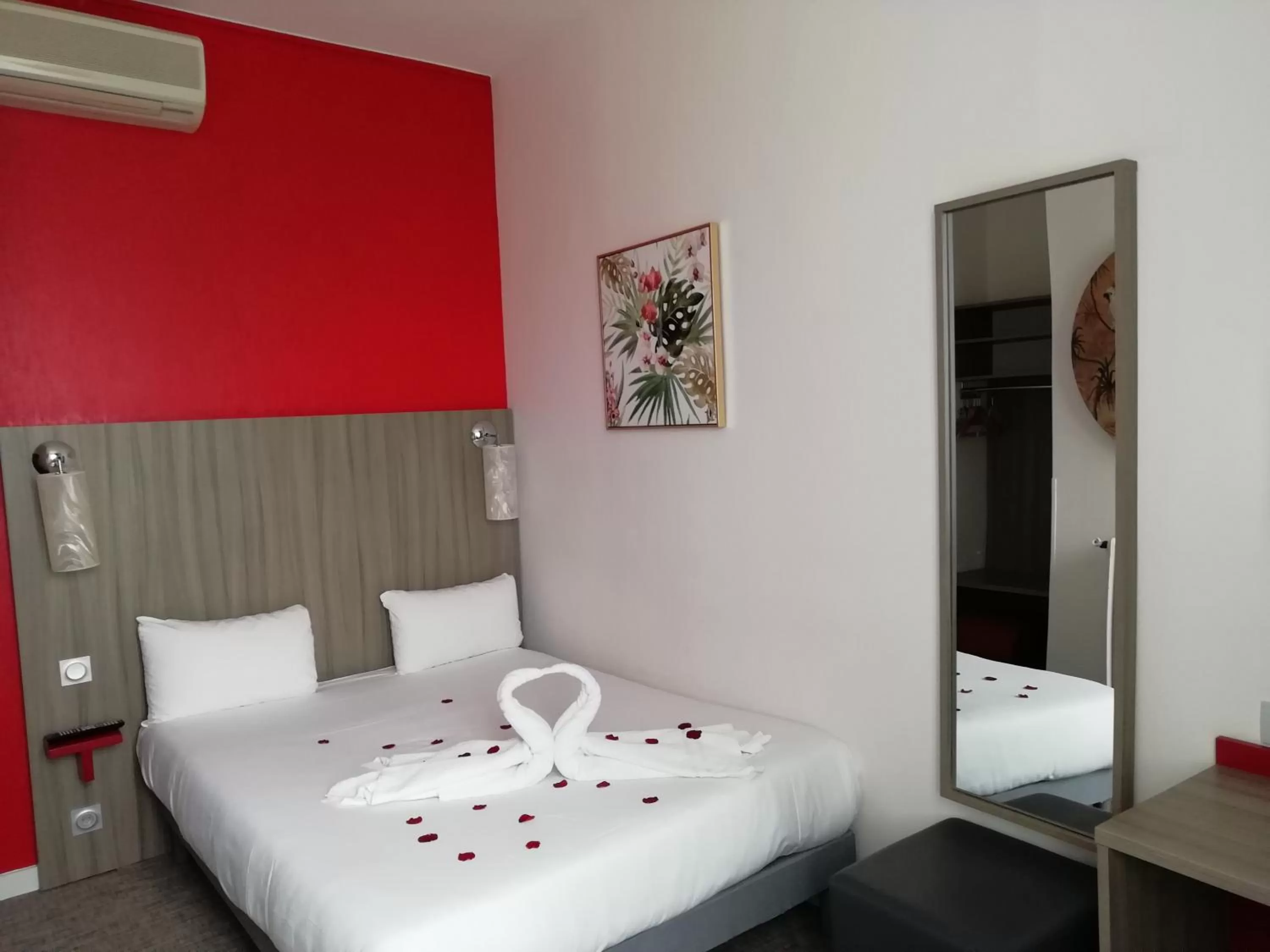 Bedroom, Bed in Hôtel de Champagne