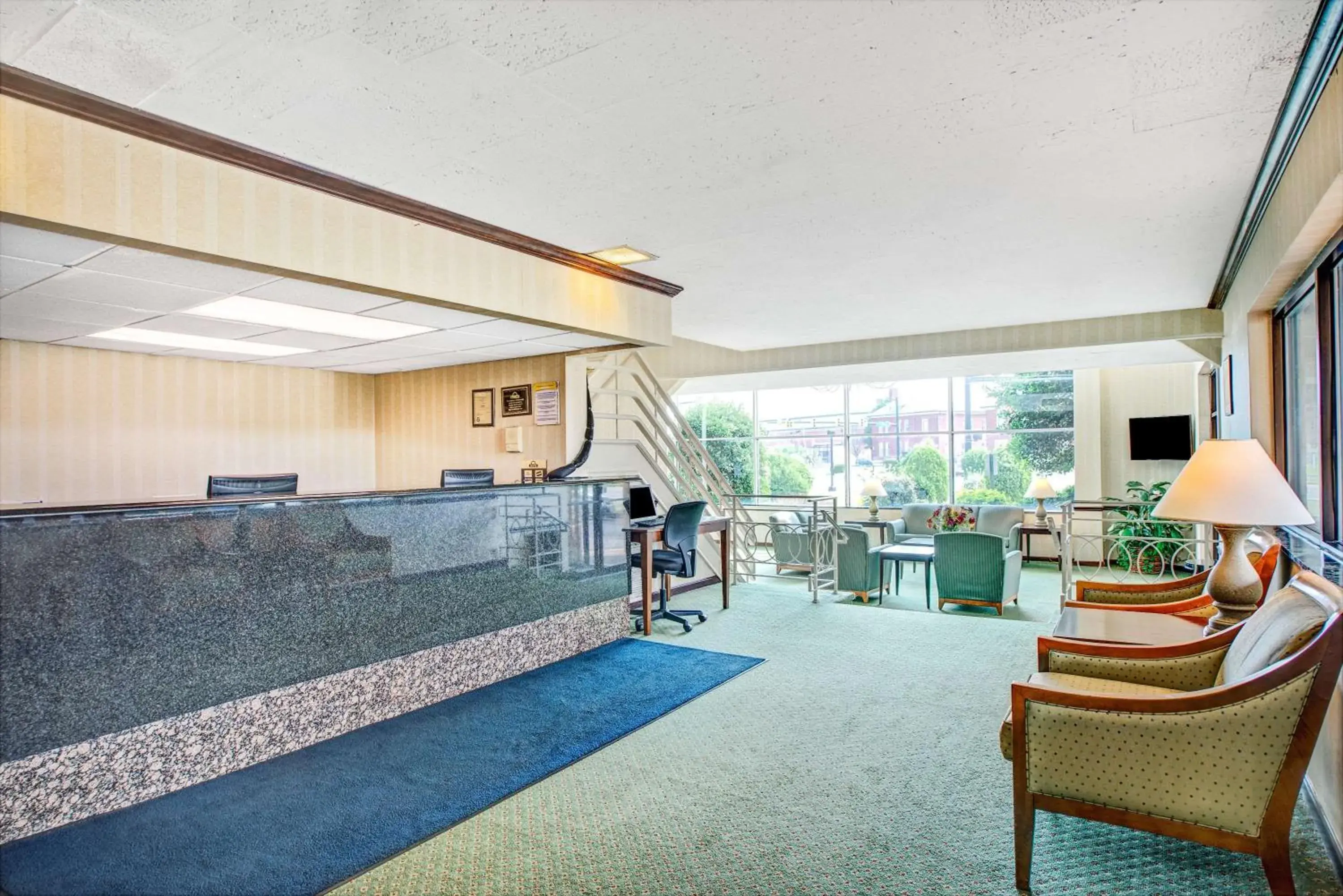 Lobby or reception in Days Inn by Wyndham Arlington/Washington DC
