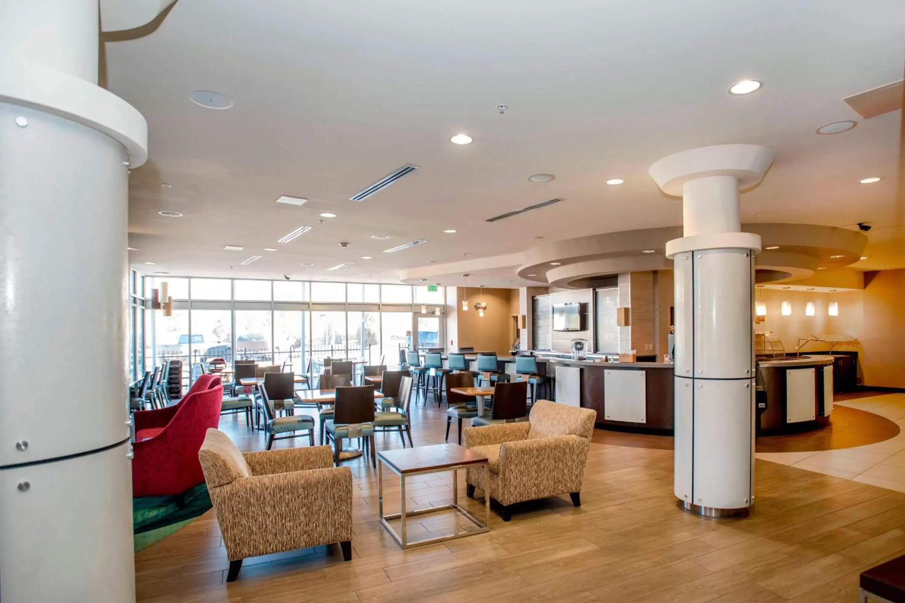 Restaurant/places to eat in Springhill Suites by Marriott Pueblo Downtown
