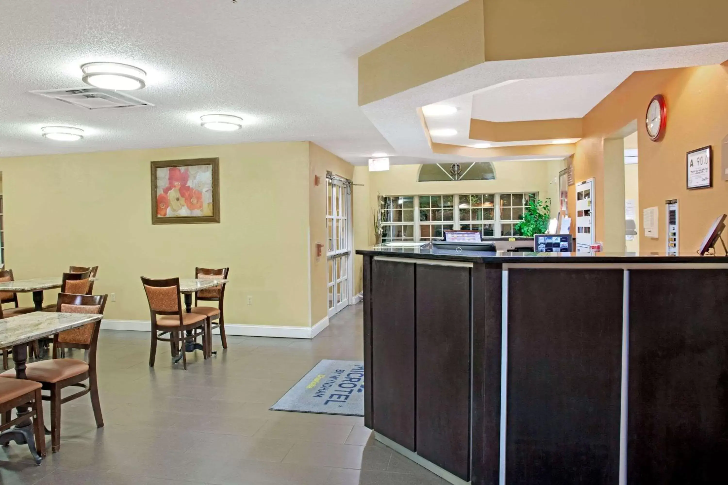 Lobby or reception, Restaurant/Places to Eat in Microtel Inn & Suites by Wyndham Charlotte/University Place