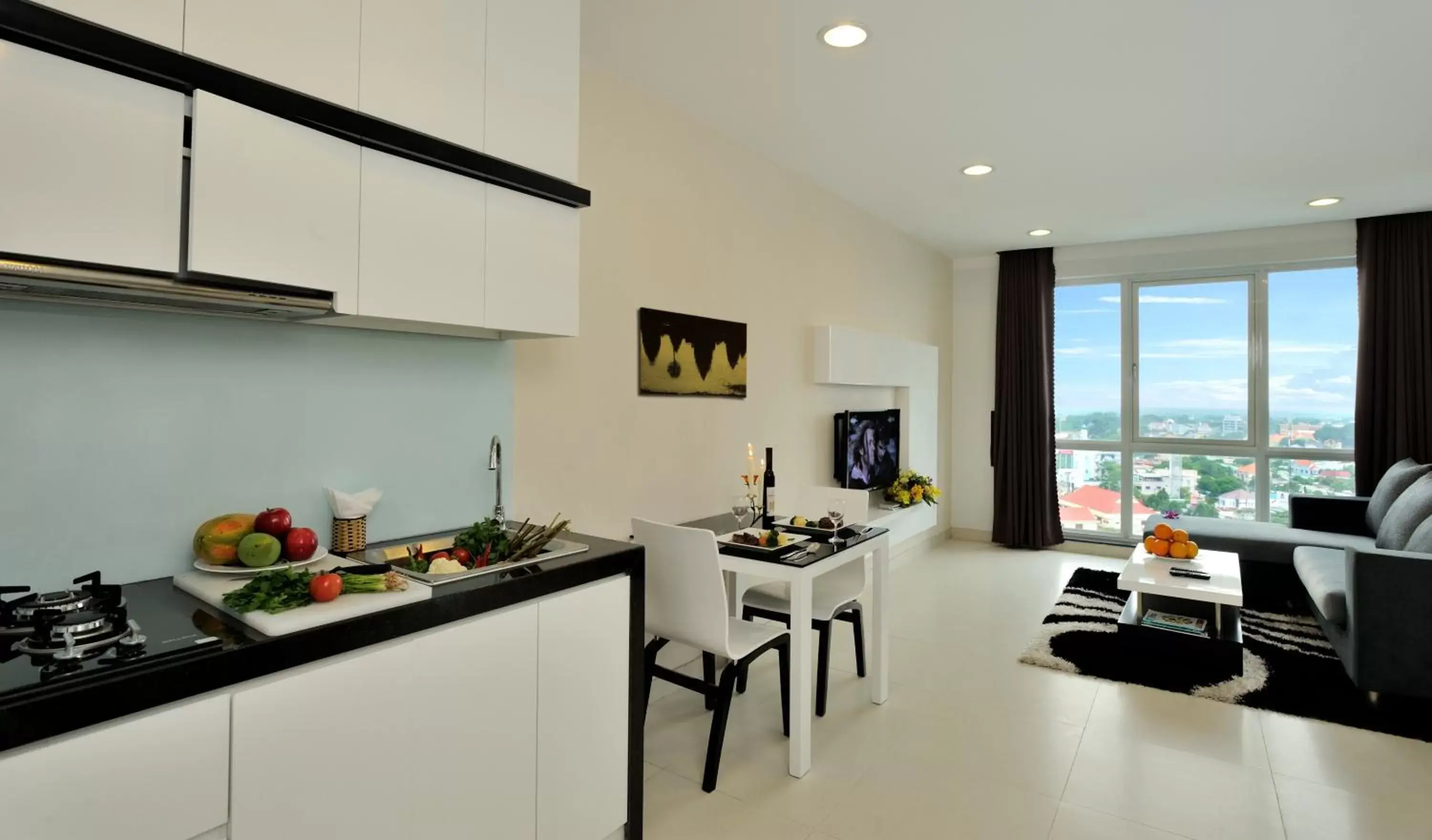 Dining area, Kitchen/Kitchenette in Becamex Hotel Thu Dau Mot