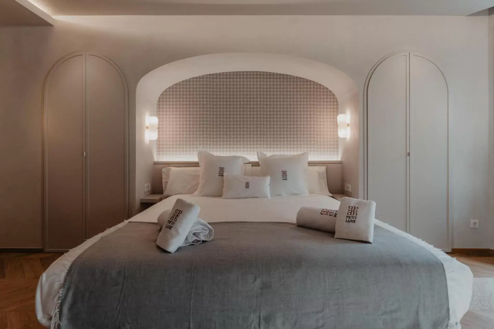 Bed in Hotel Boutique Petit Luxe