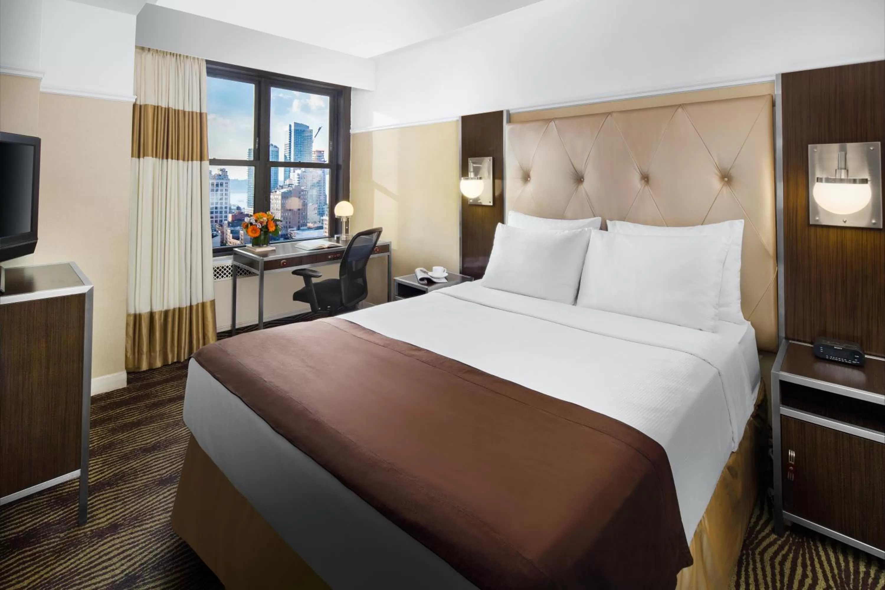 Standard Queen Room with View in The New Yorker, A Wyndham Hotel