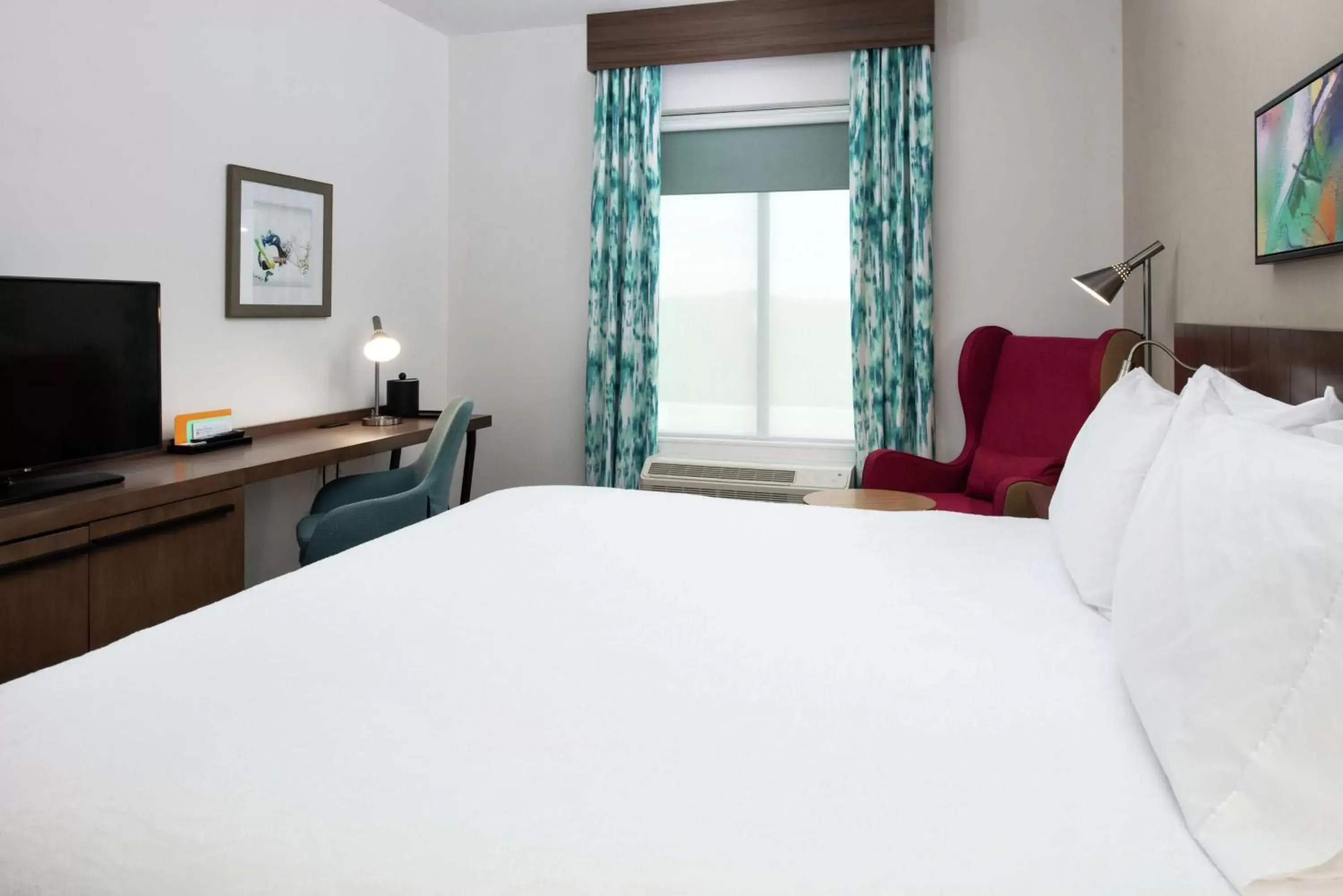 Bedroom, Bed in Hilton Garden Inn Gallatin