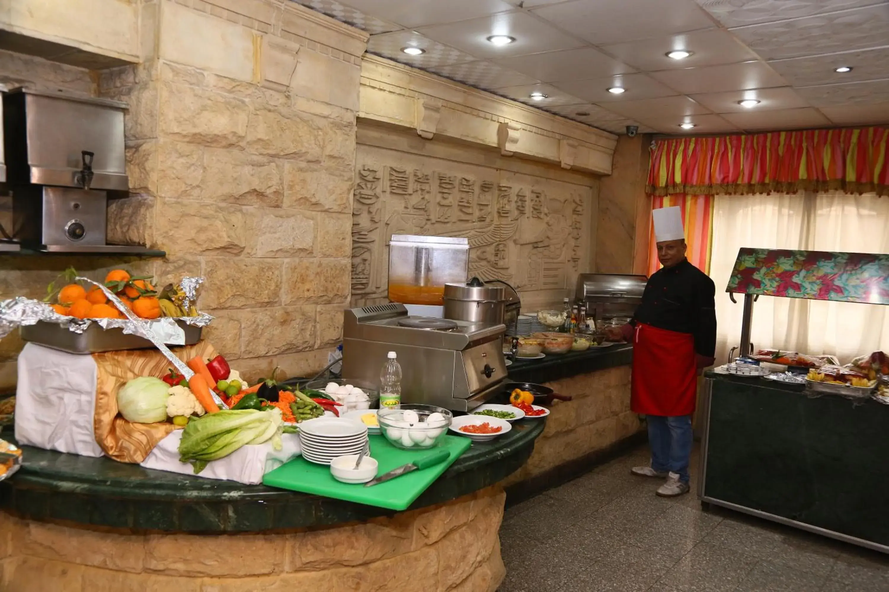 Restaurant/places to eat, Kitchen/Kitchenette in Happy City Hotel