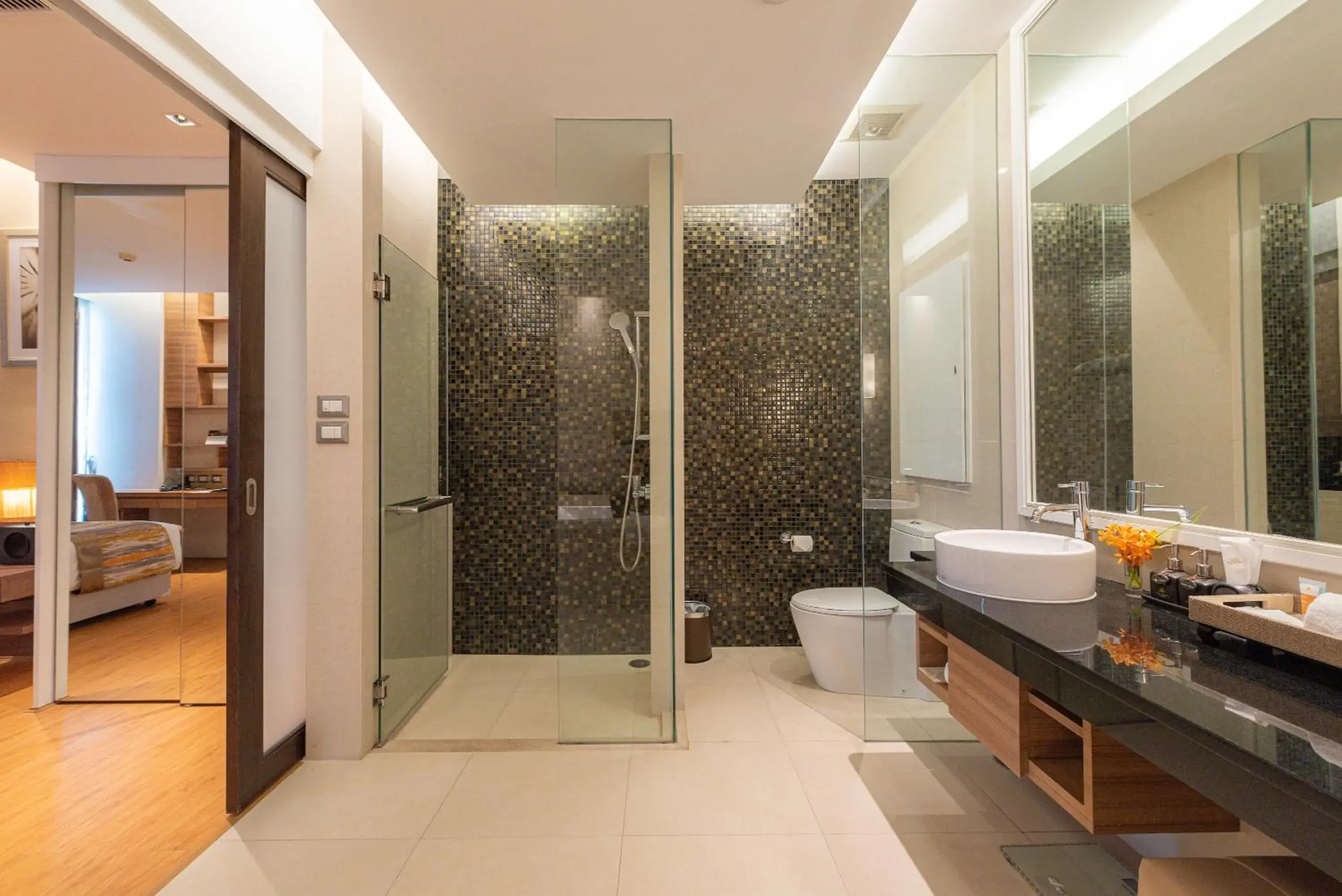 Shower, Bathroom in Summit Windmill Golf Residence