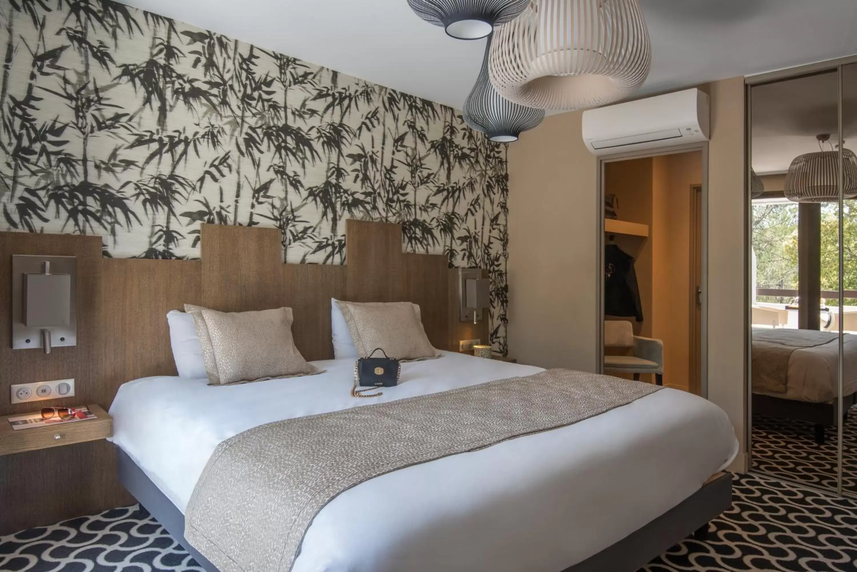 Photo of the whole room, Bed in Mercure Brignoles Golf de Barbaroux & Spa