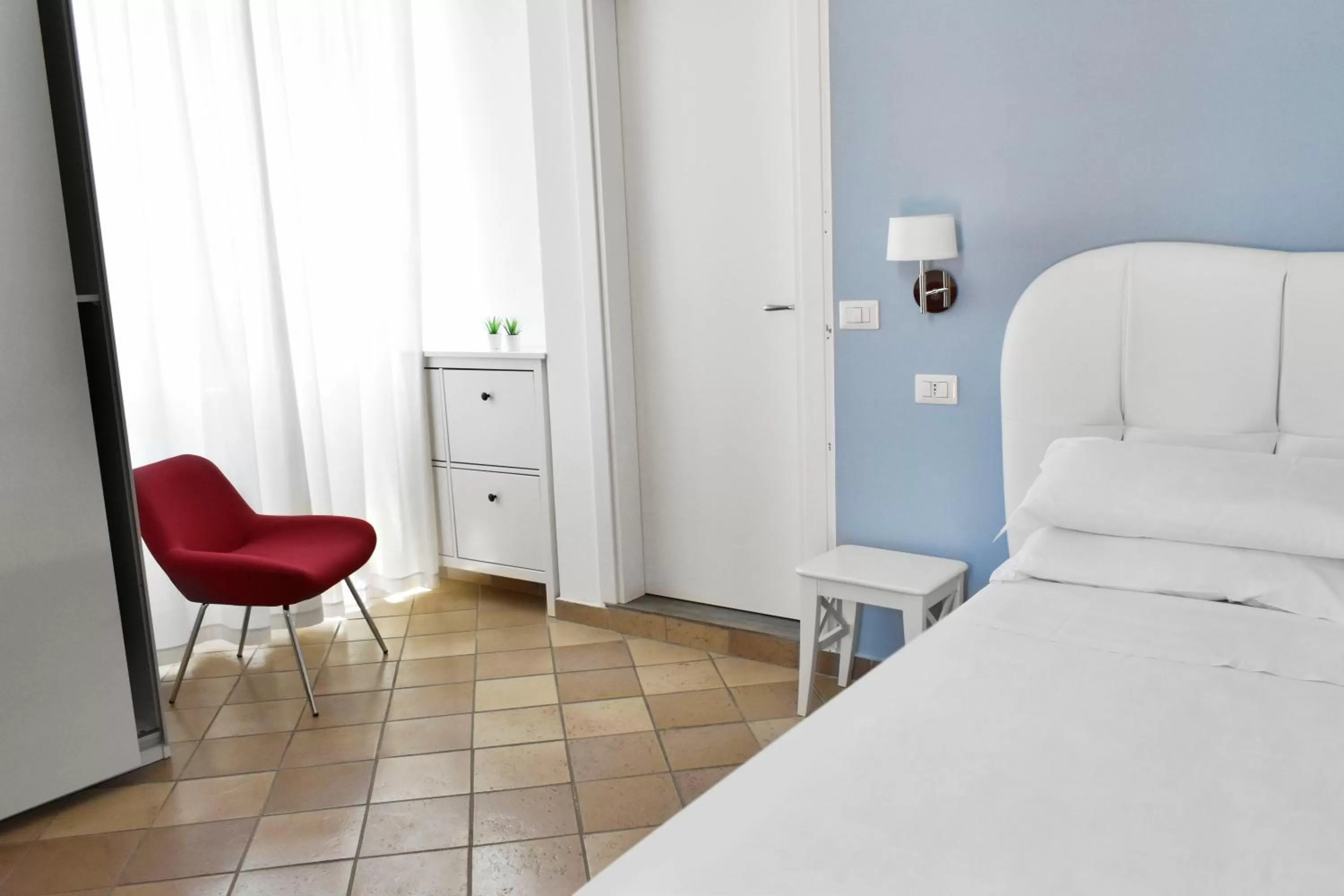 Bedroom, Bed in Roma Resort Colosseum