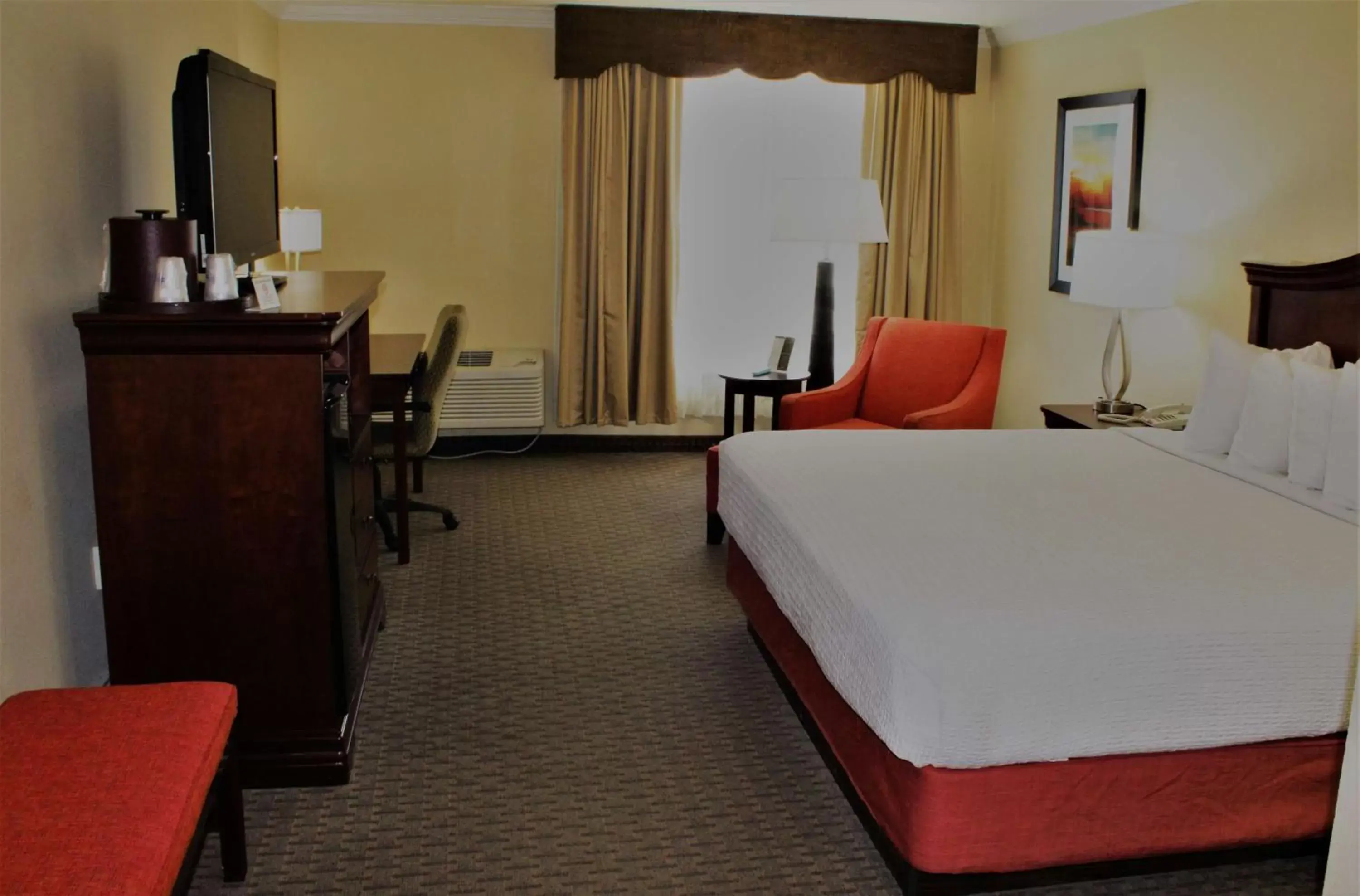 Photo of the whole room in Best Western Plus Burlington