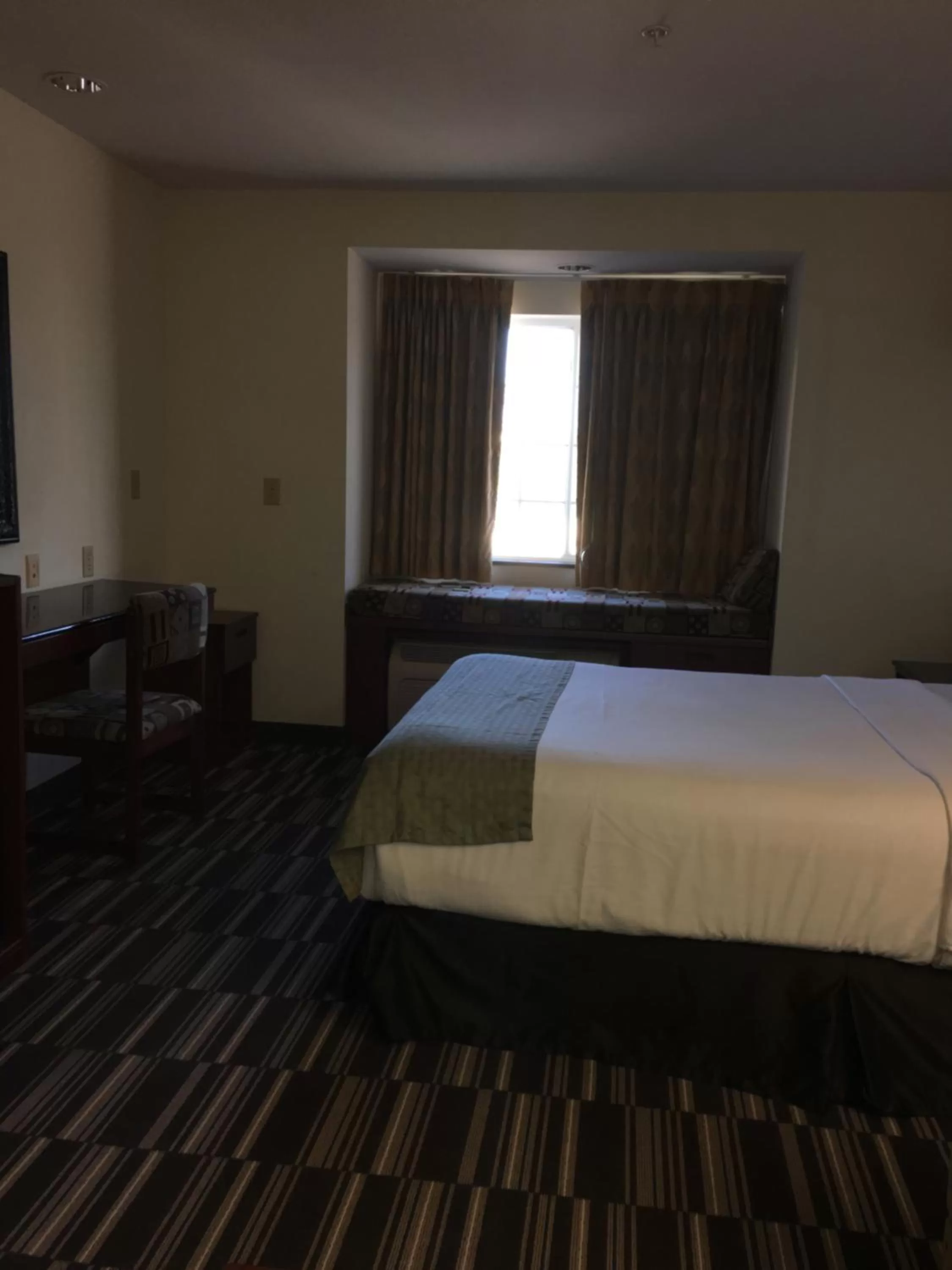 Bed in Microtel Inn & Suites by Wyndham Indianapolis Airport