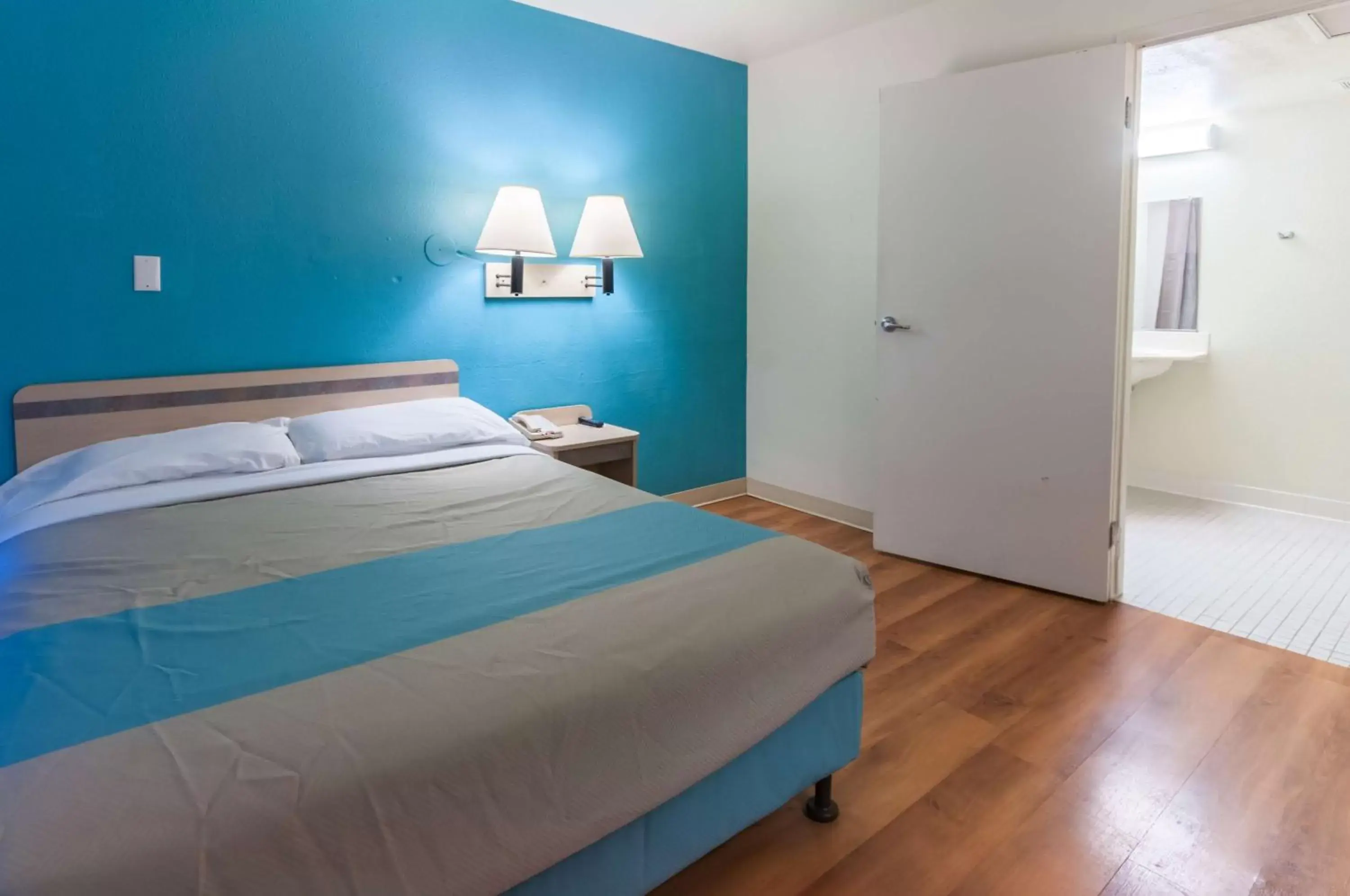 Bedroom, Bed in Motel 6-Green River, UT Bedroom, Bed in Motel 6-Green River, UT