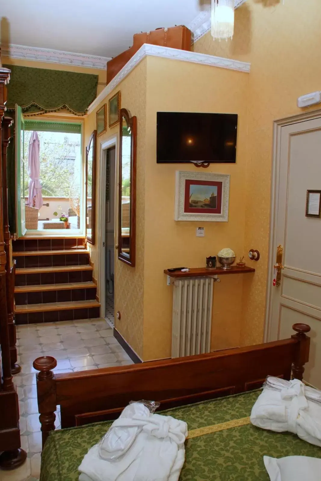 Photo of the whole room, TV/Entertainment Center in Sitges Royal Rooms