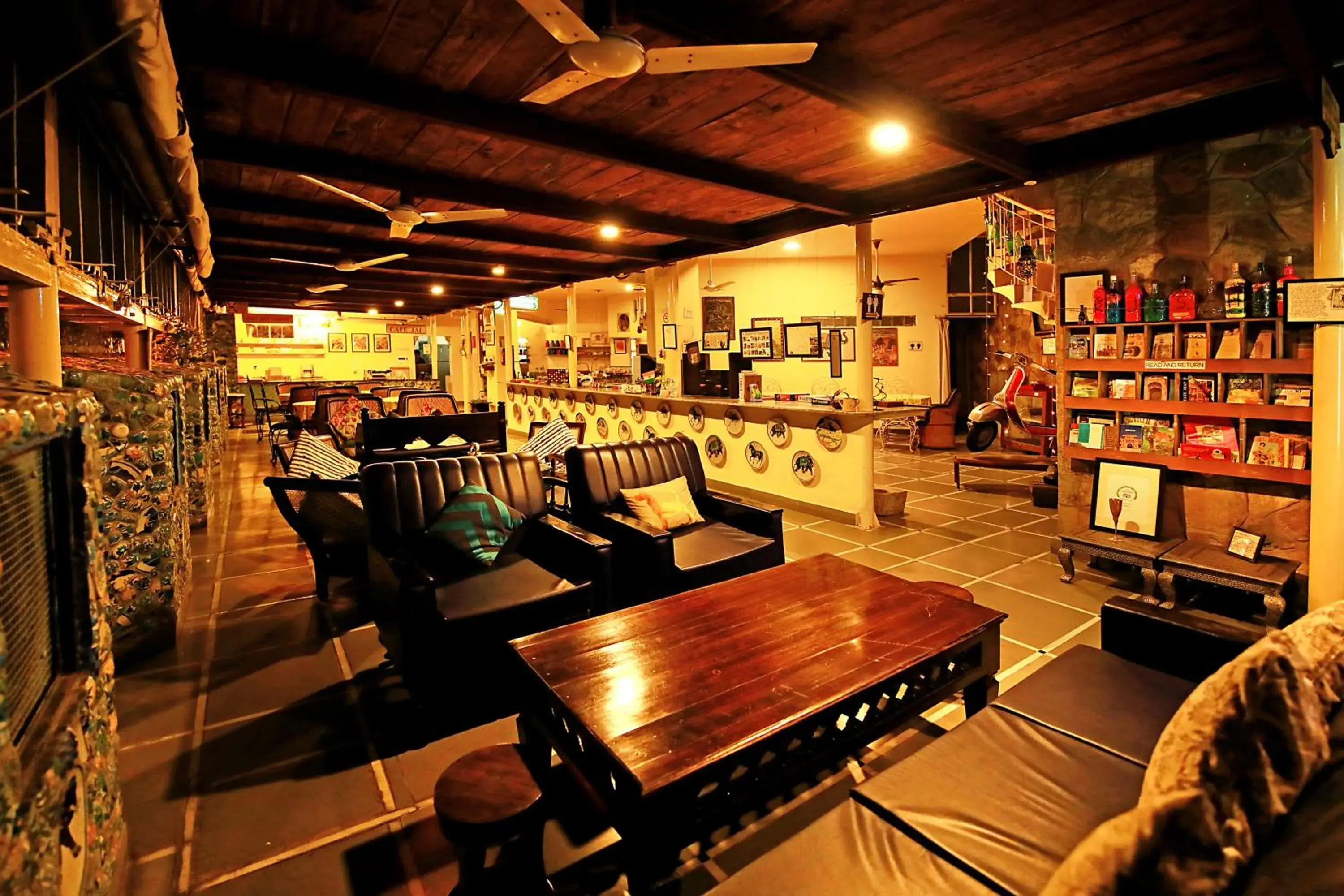 Lounge or bar, Restaurant/Places to Eat in Jaipur Inn