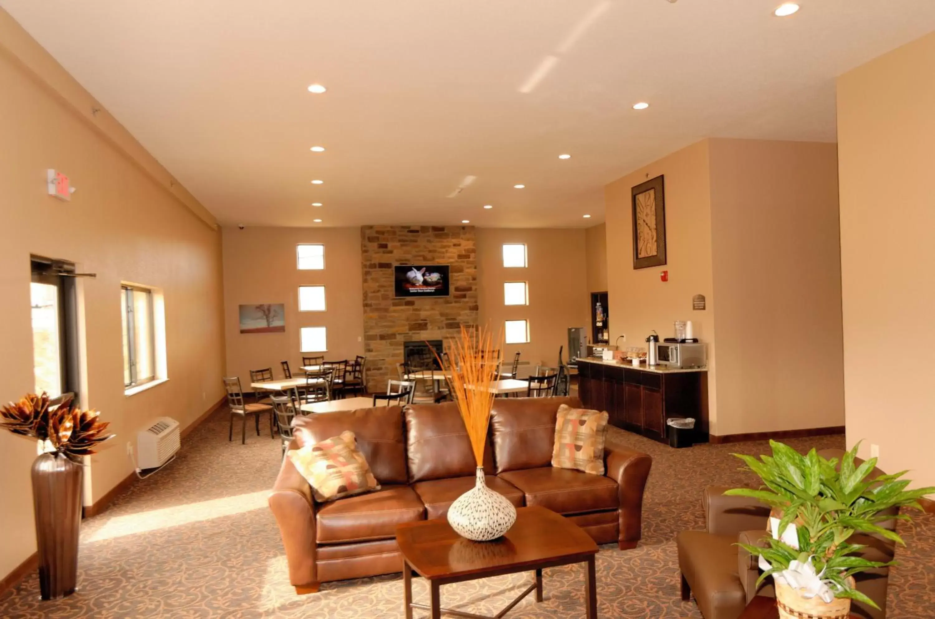Lobby or reception, Seating Area in Cobblestone Inn & Suites - Denison | Oak Ridge