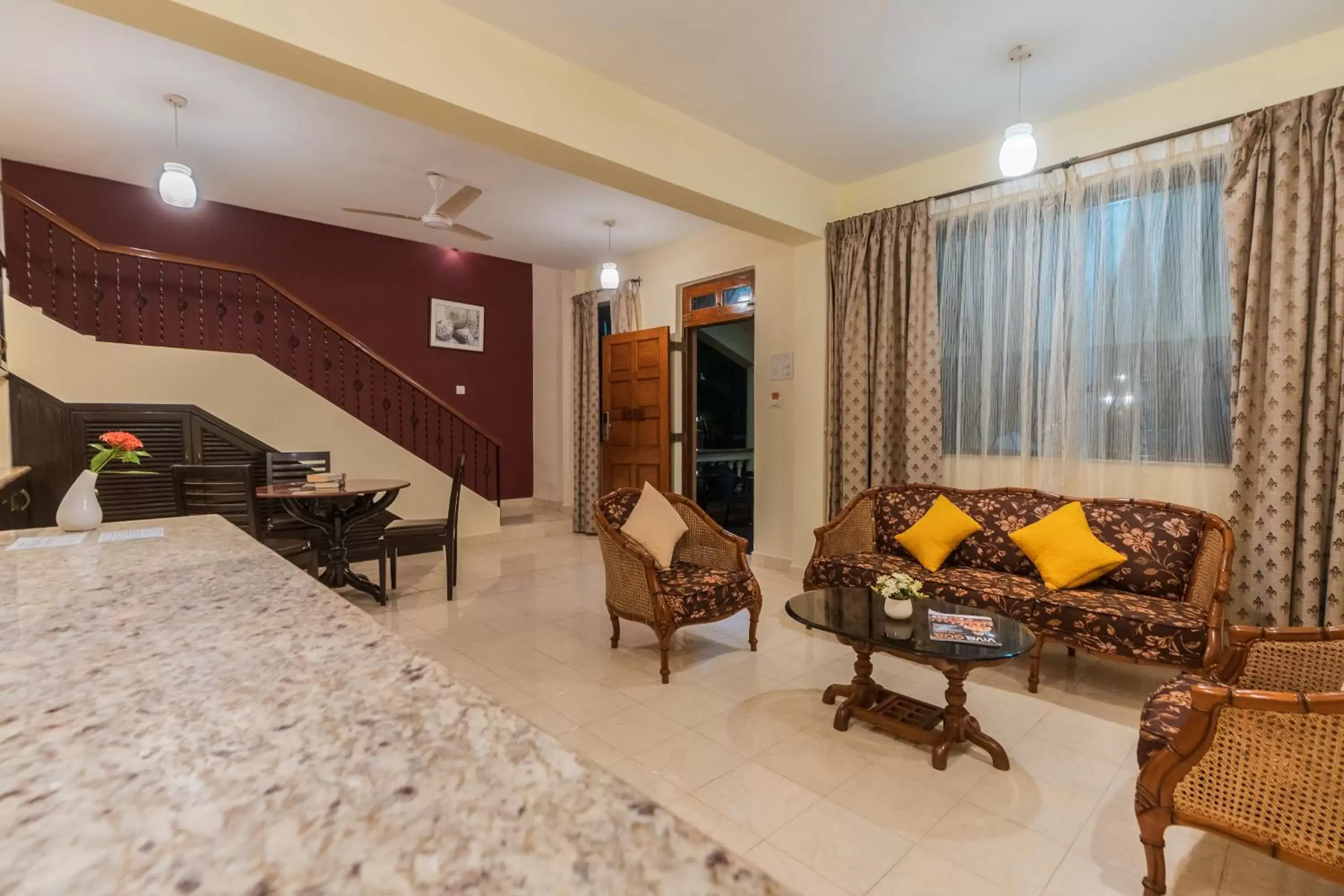 Living room, Seating Area in De Mandarin Beach Resort Suites & Villas, Candolim